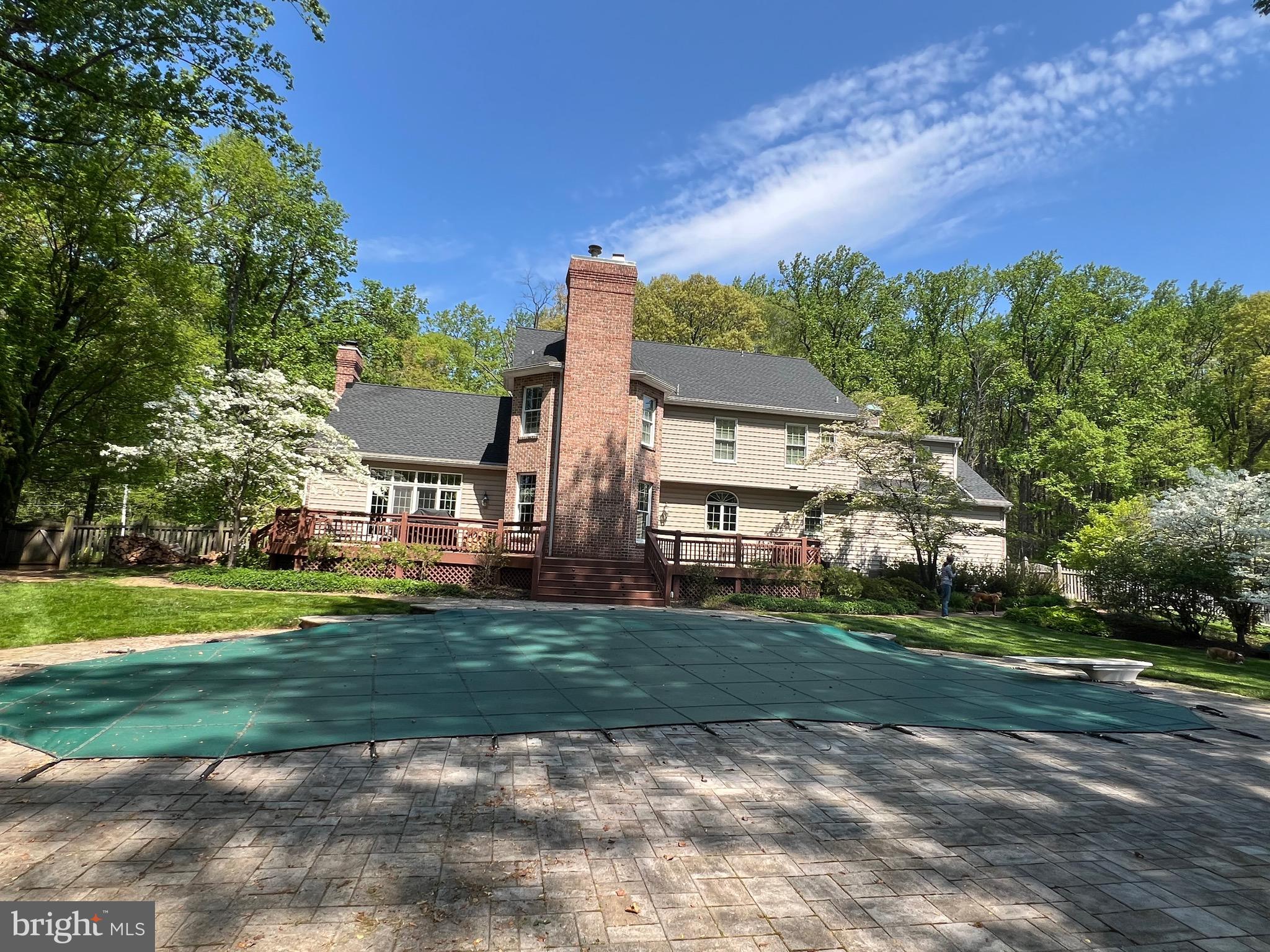 1 LAKECREST COURT