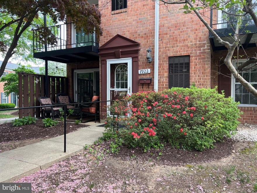 Come see this lovely end unit one bedroom condo only steps from Greenbelt Lake.  It boast single level and a very spacious living room and extra large bedroom.   Freshly painted and new floors.  Great view from the patio and from the 8 foot sliding glass door.