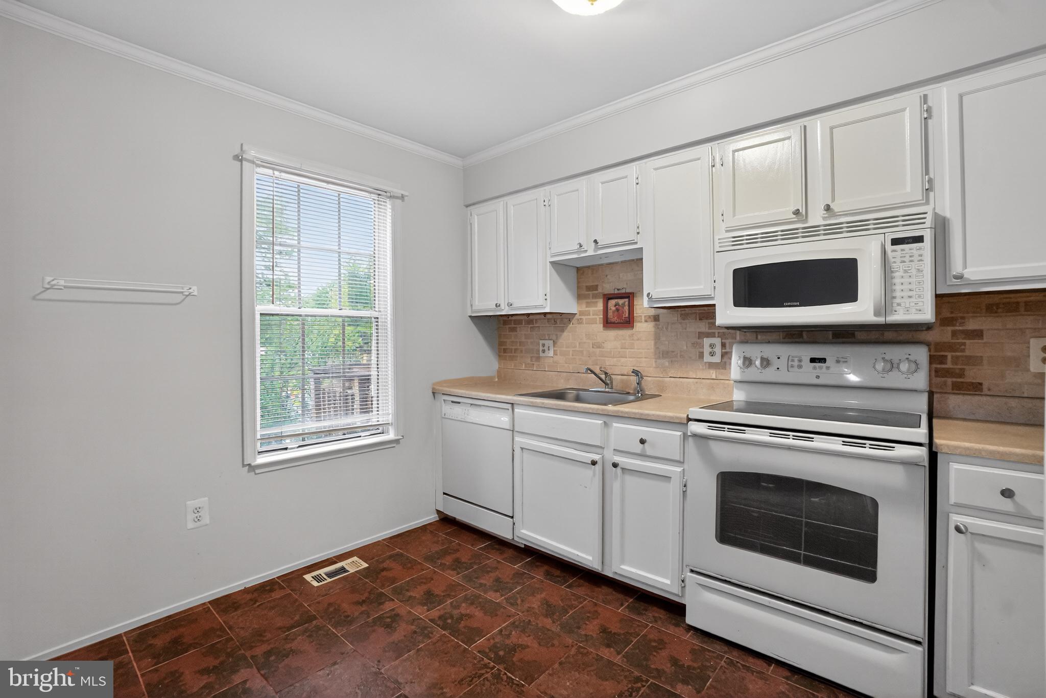 GUNNERS LAKE VILLAGE - Residential