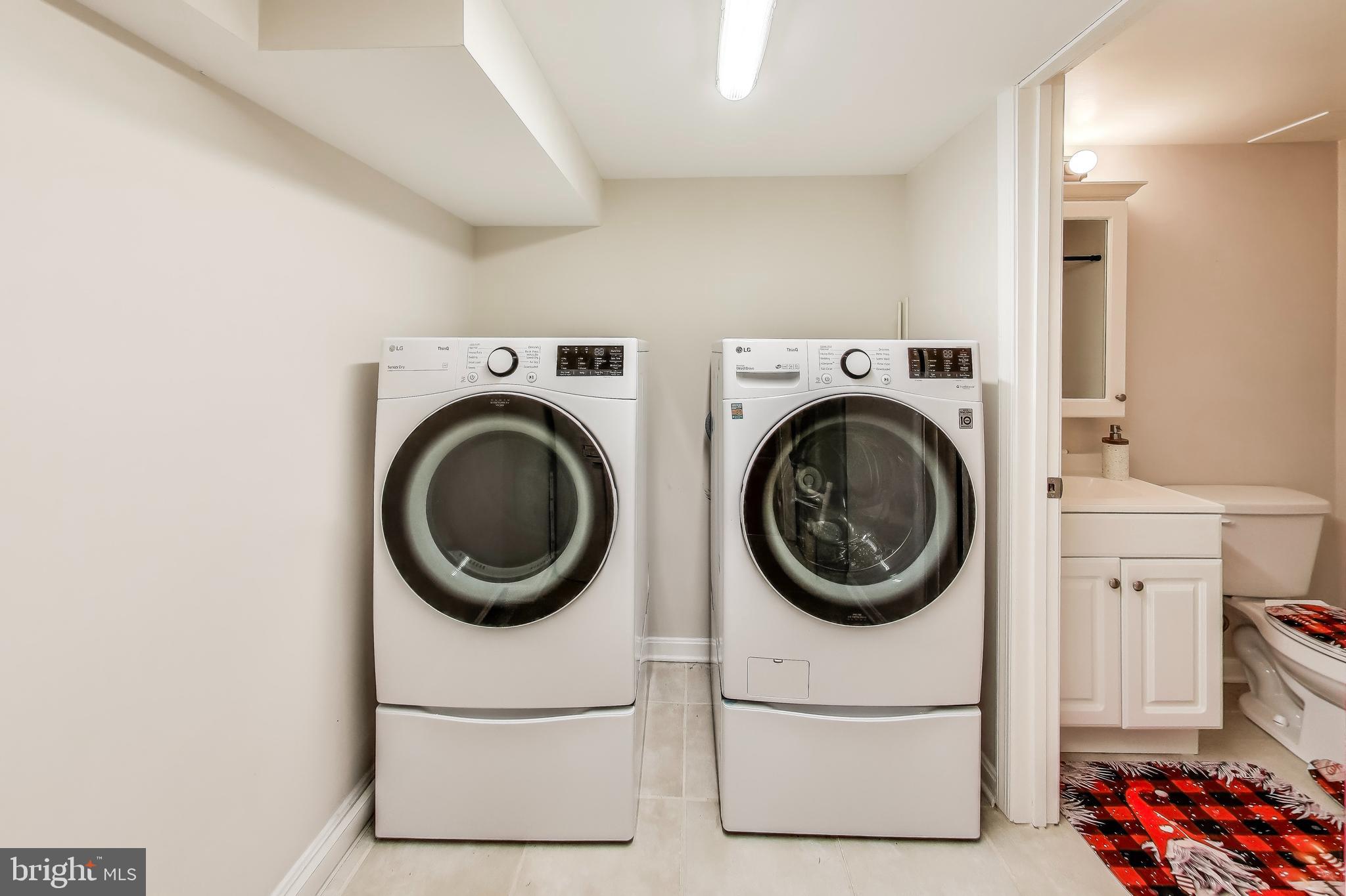 WOODSIDE SQUARE - Residential