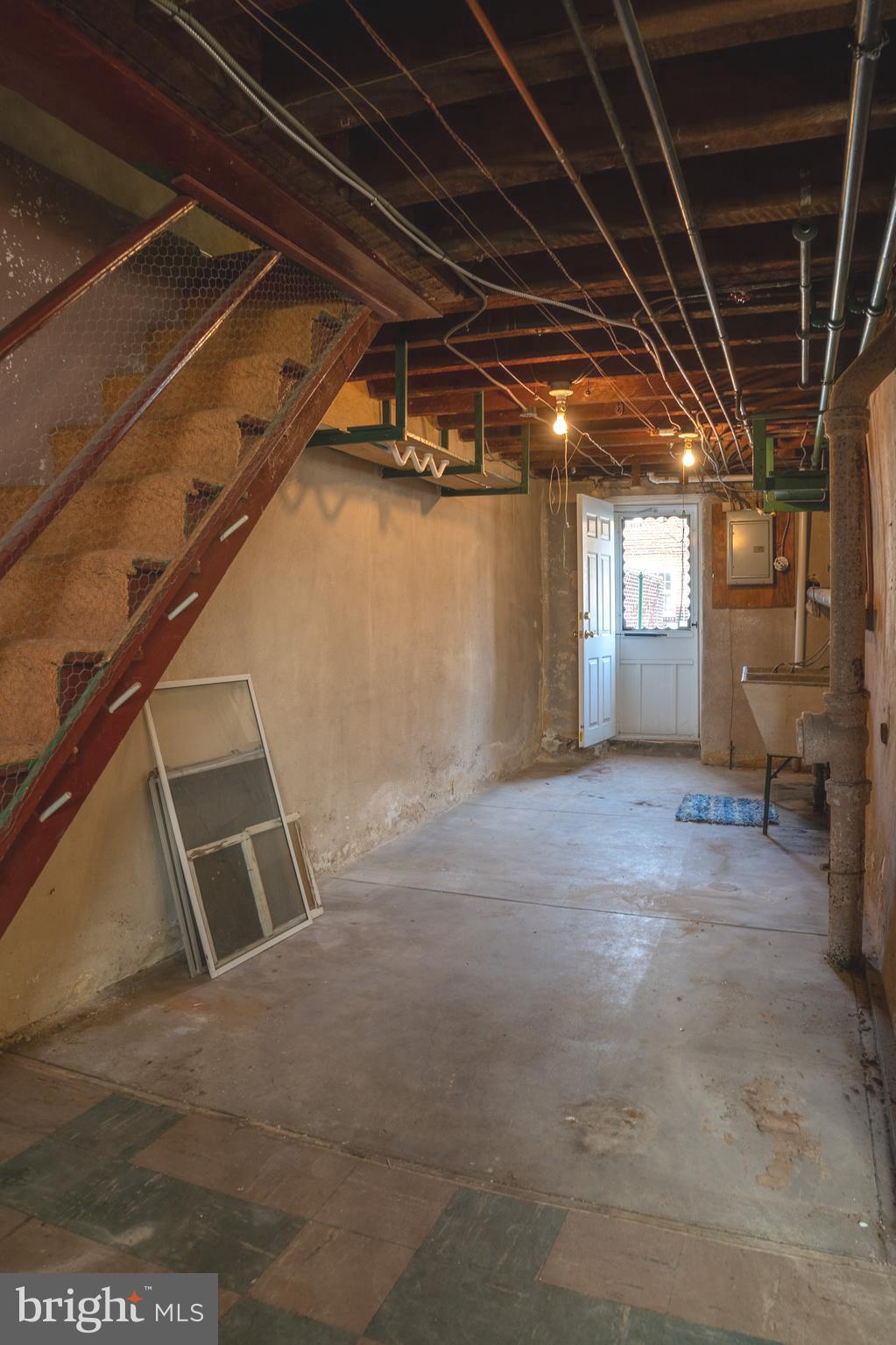 LAWNCREST - Residential