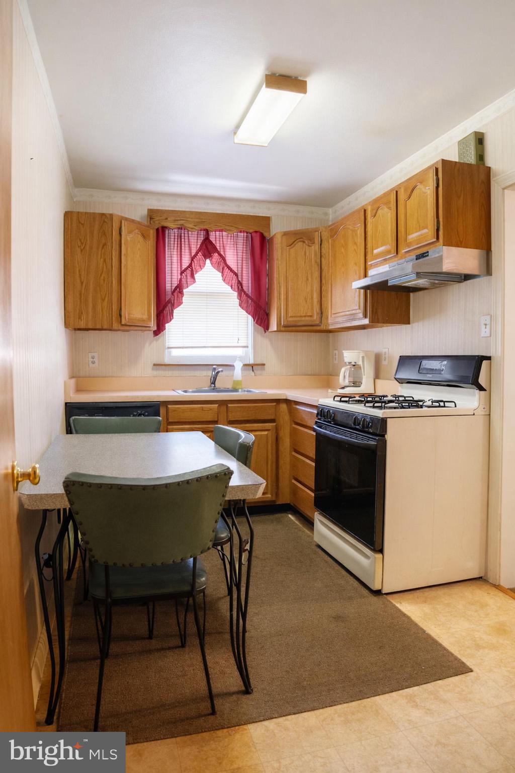 LAWNCREST - Residential