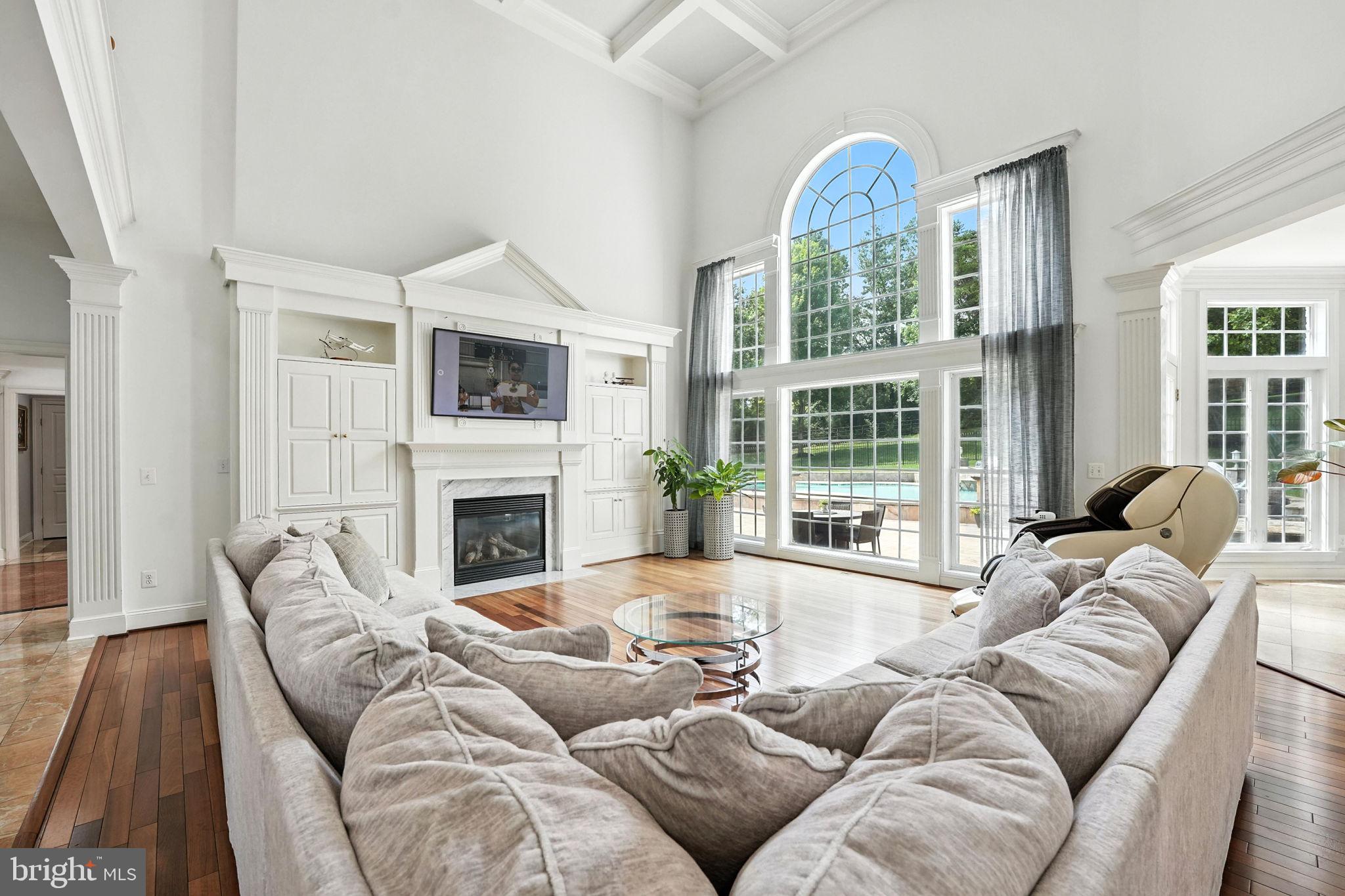 OAKTON HOLLOWS - Residential