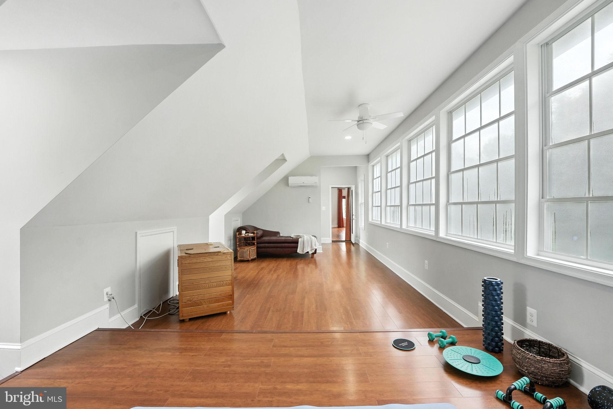 OAKTON HOLLOWS - Residential