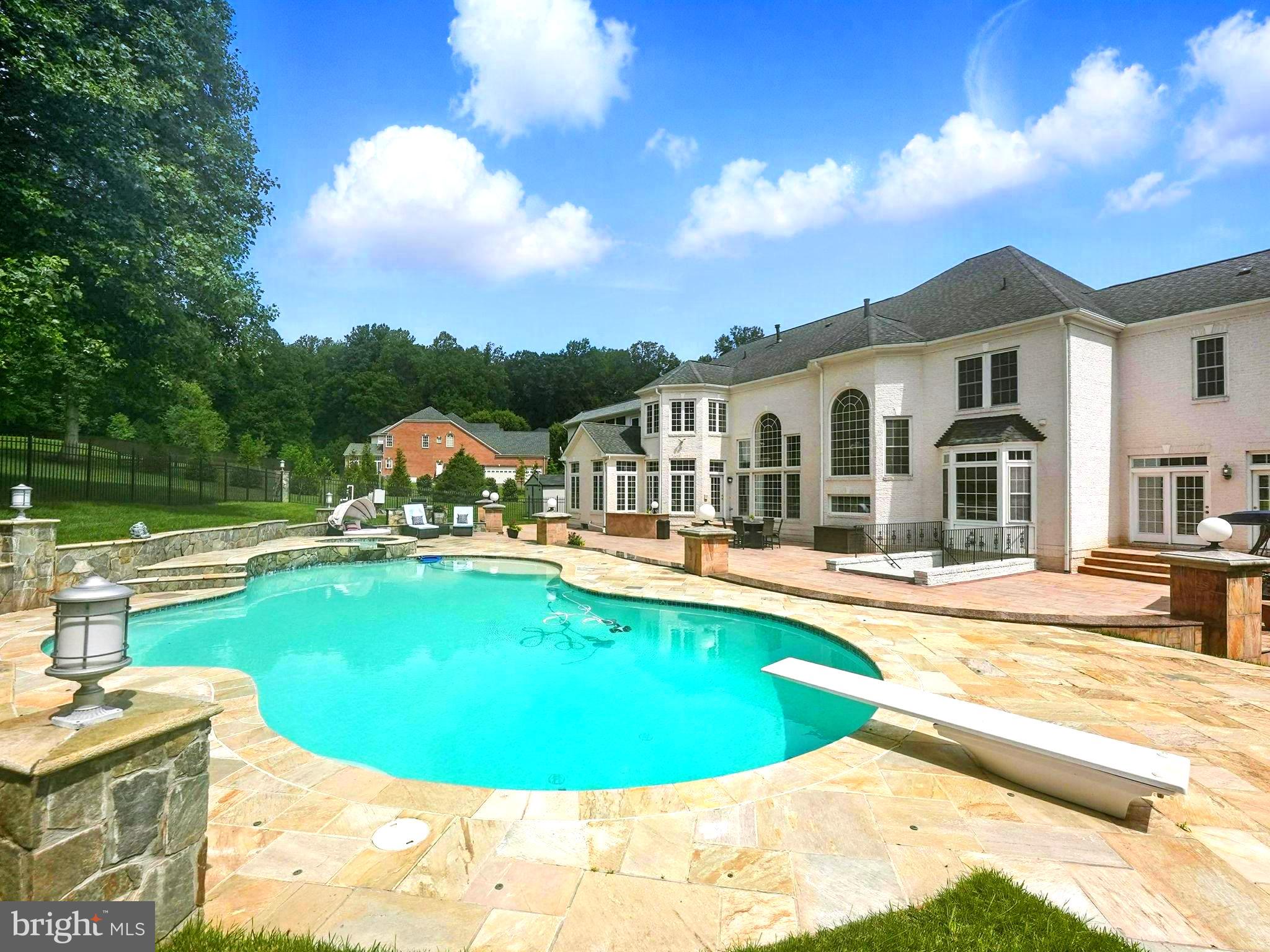 OAKTON HOLLOWS - Residential