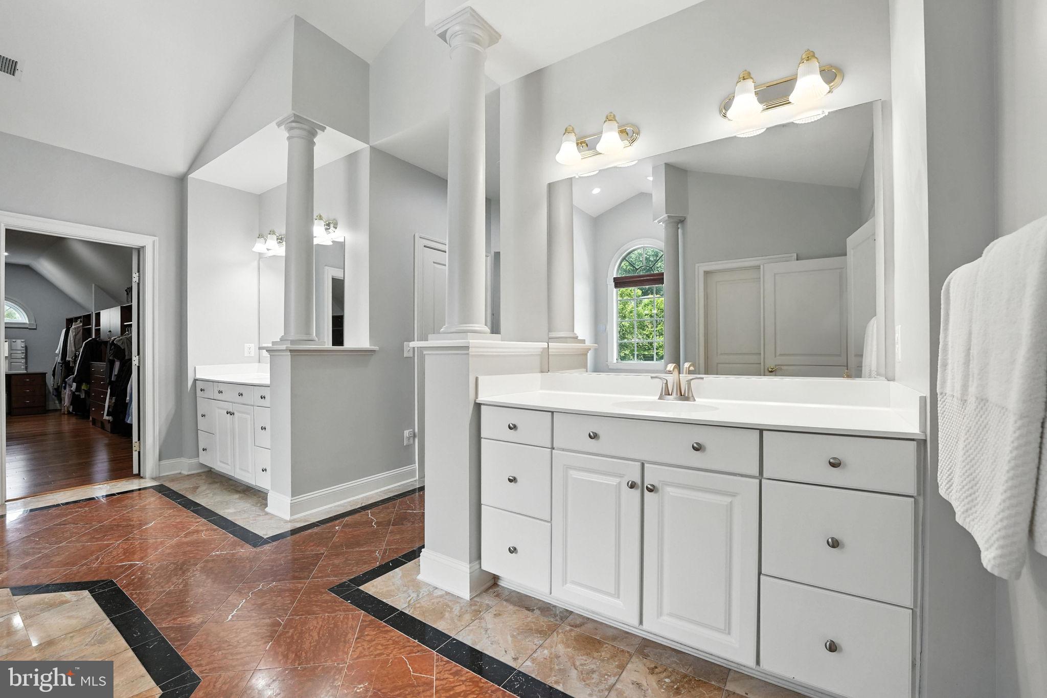 OAKTON HOLLOWS - Residential