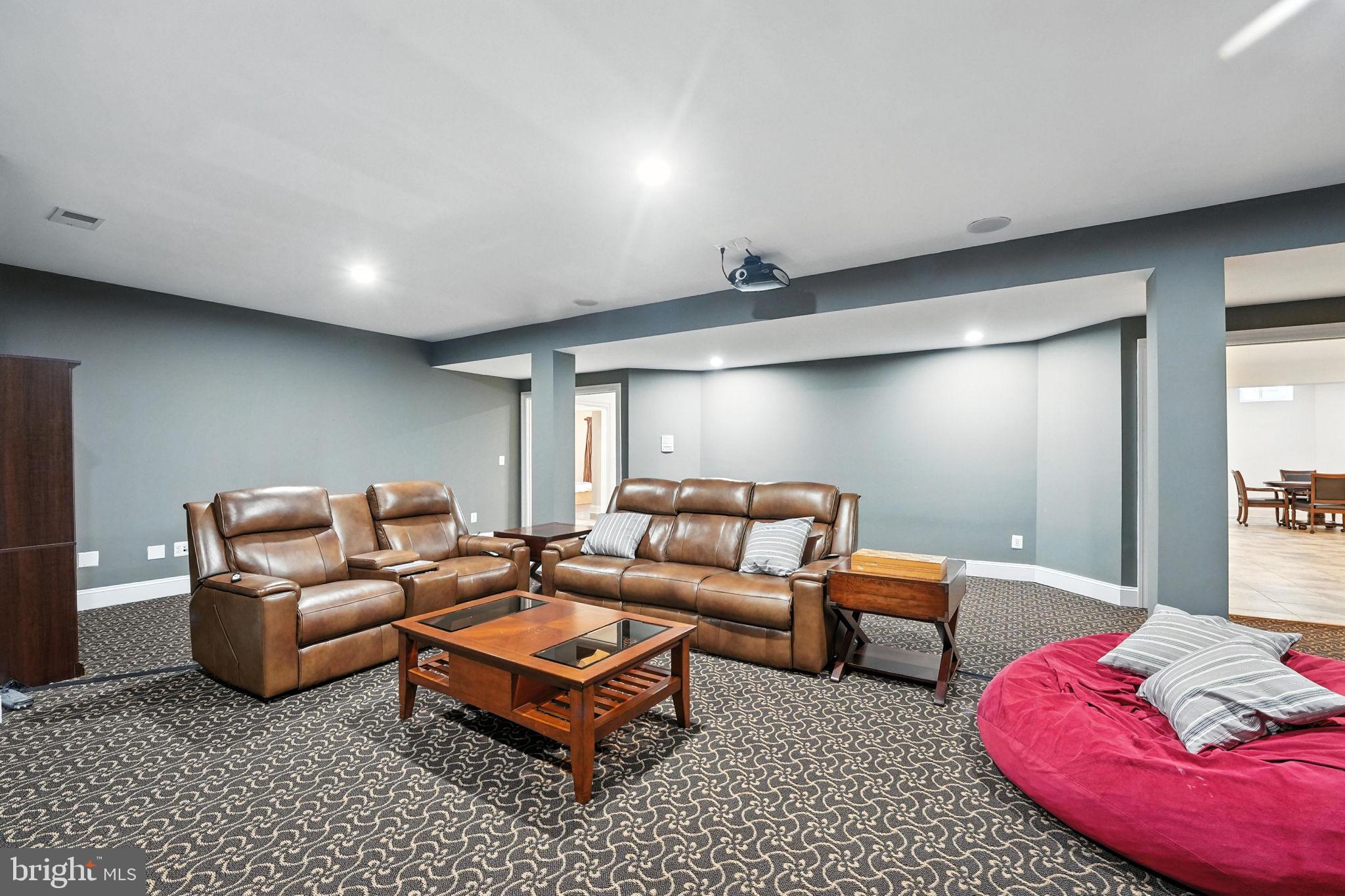 OAKTON HOLLOWS - Residential