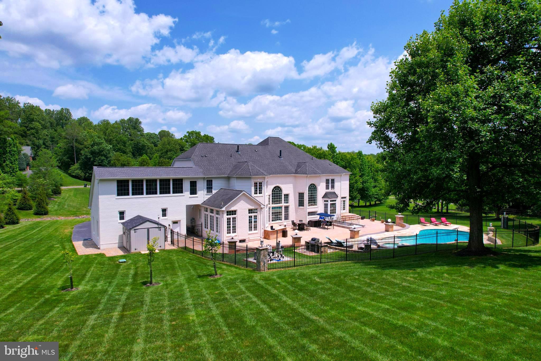 OAKTON HOLLOWS - Residential