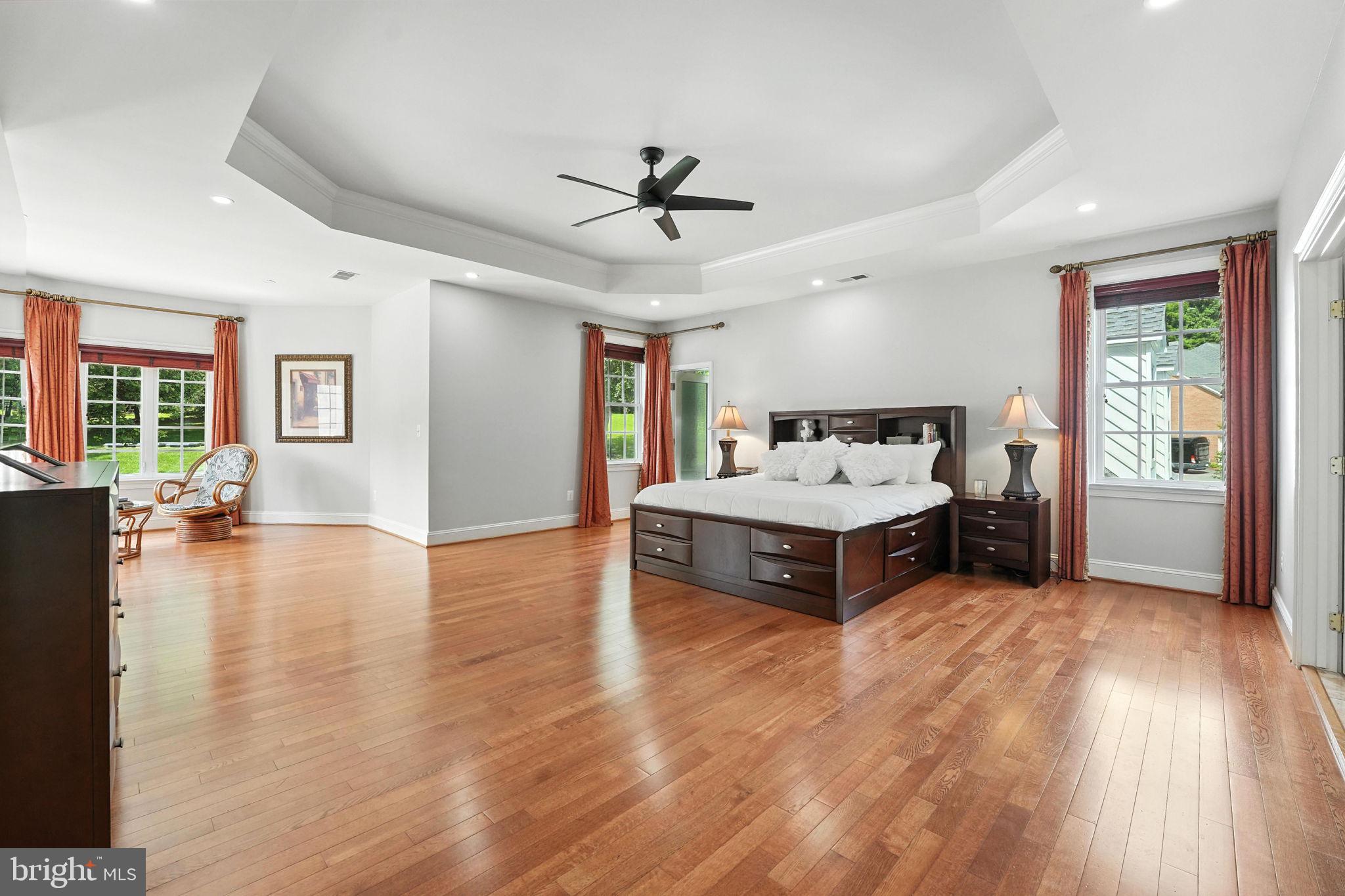 OAKTON HOLLOWS - Residential