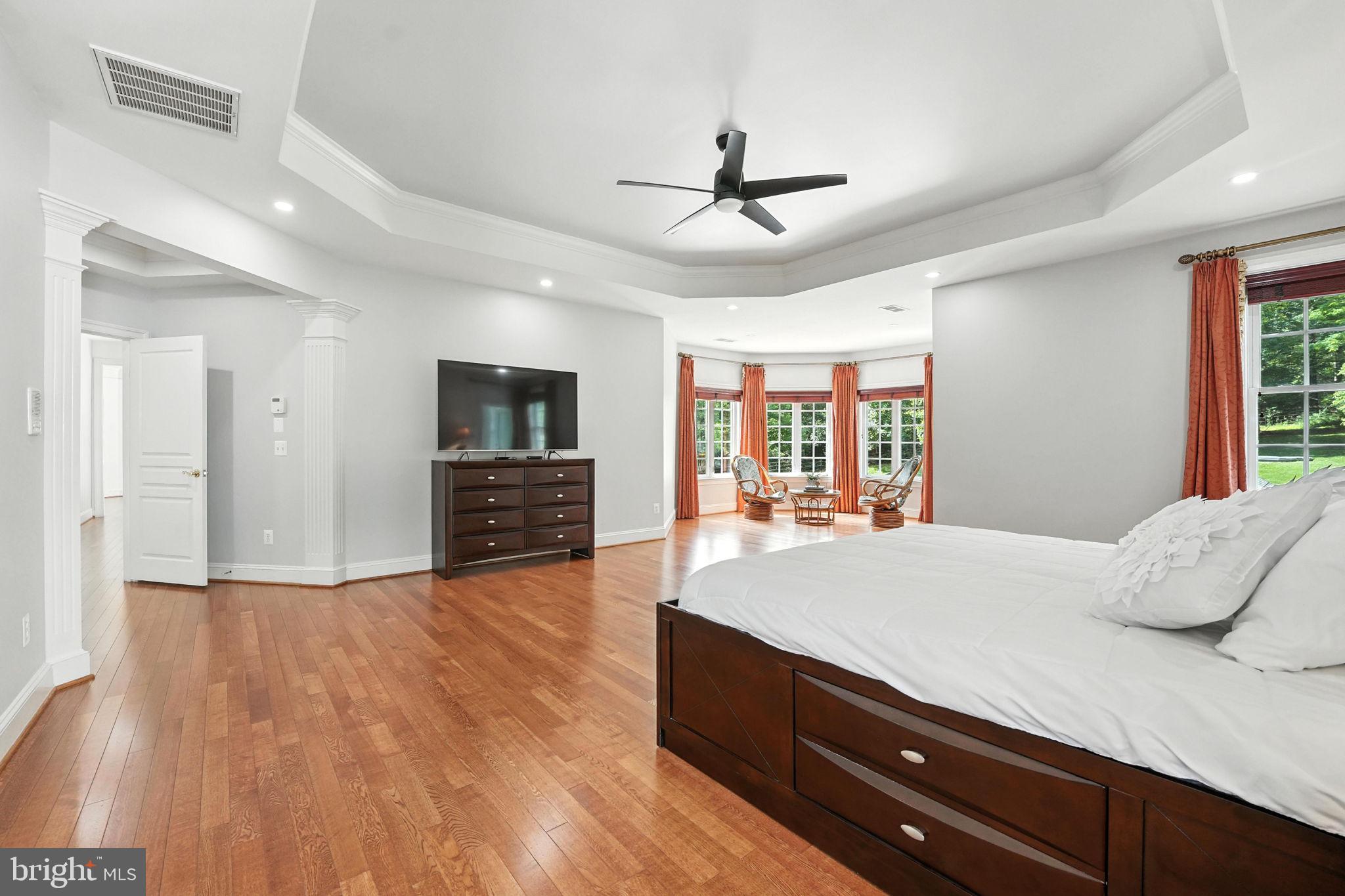 OAKTON HOLLOWS - Residential