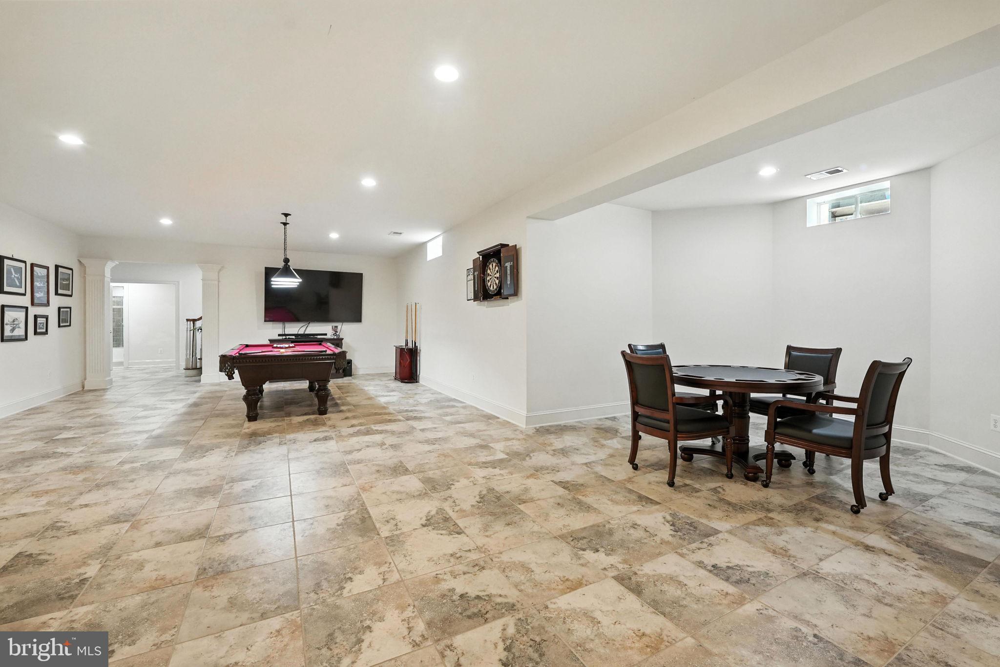 OAKTON HOLLOWS - Residential