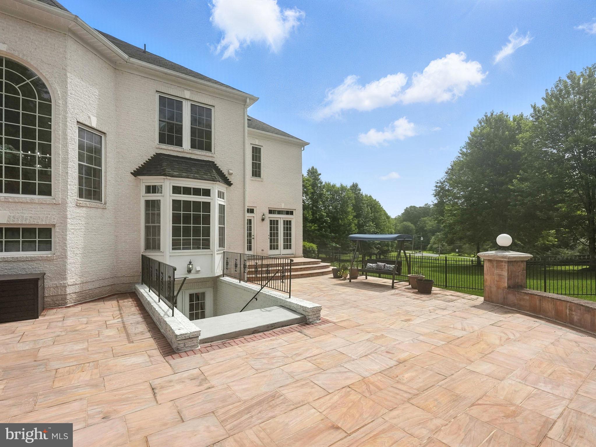 OAKTON HOLLOWS - Residential