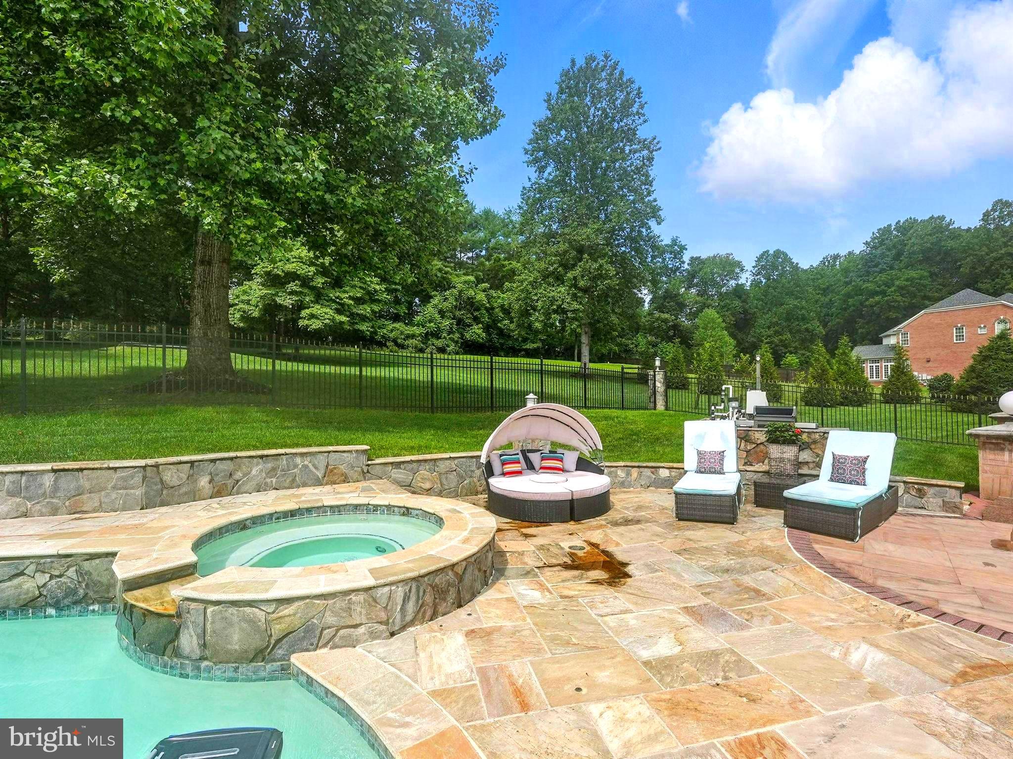 OAKTON HOLLOWS - Residential