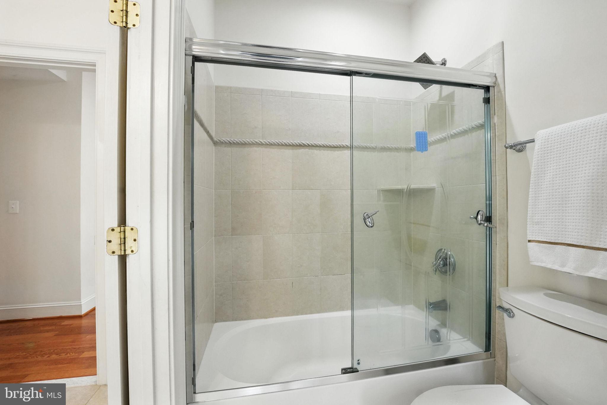 OAKTON HOLLOWS - Residential