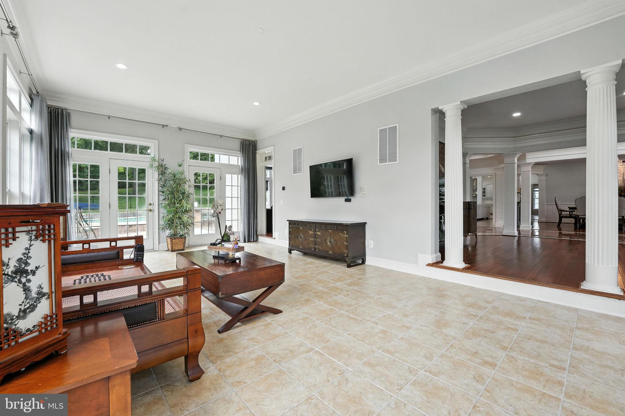 OAKTON HOLLOWS - Residential