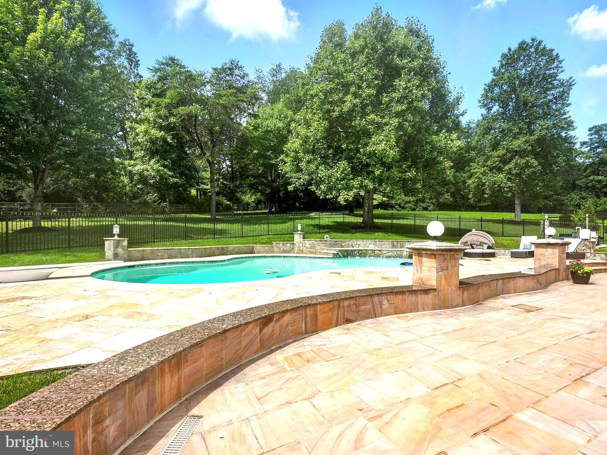 OAKTON HOLLOWS - Residential