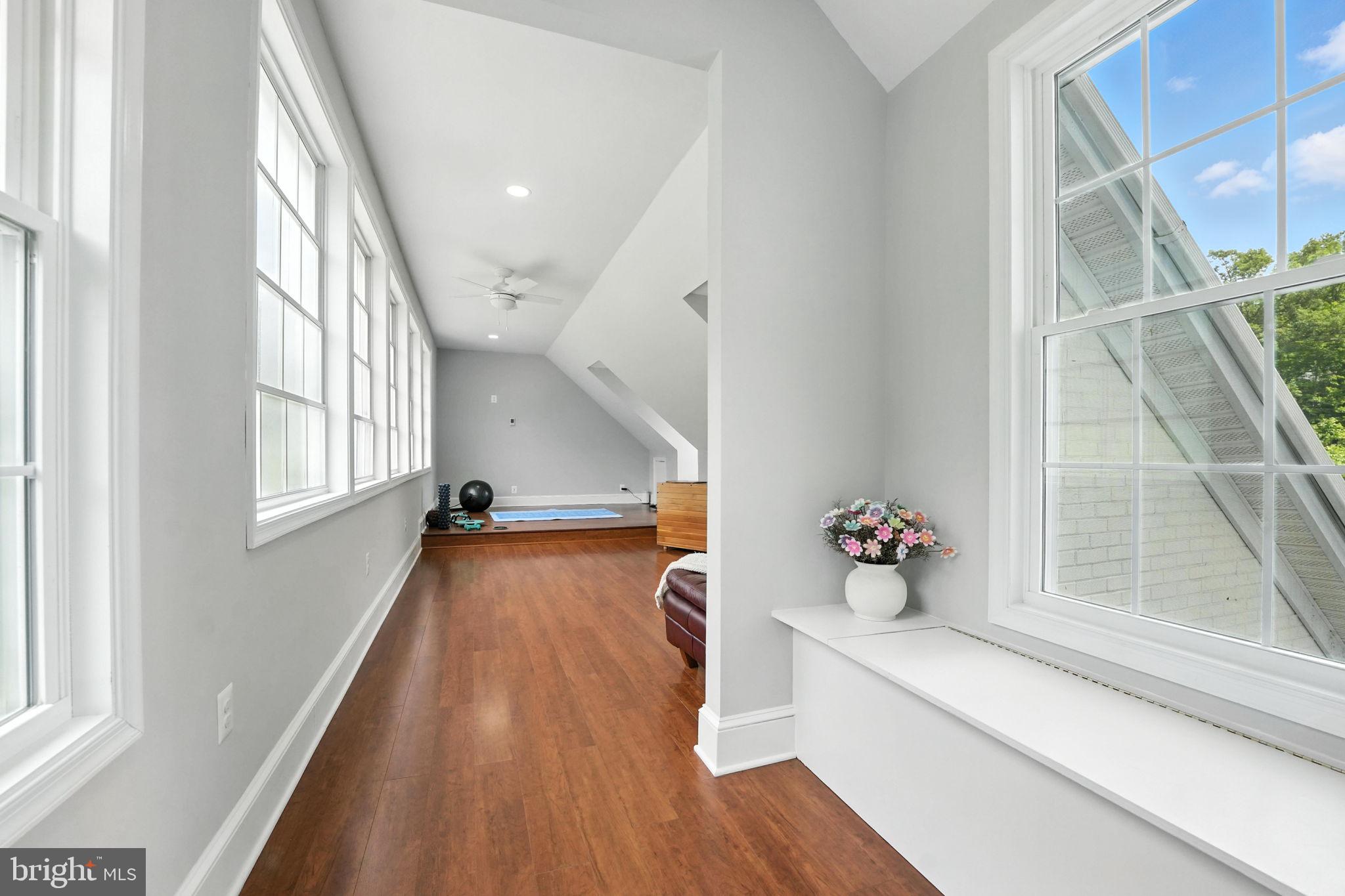 OAKTON HOLLOWS - Residential