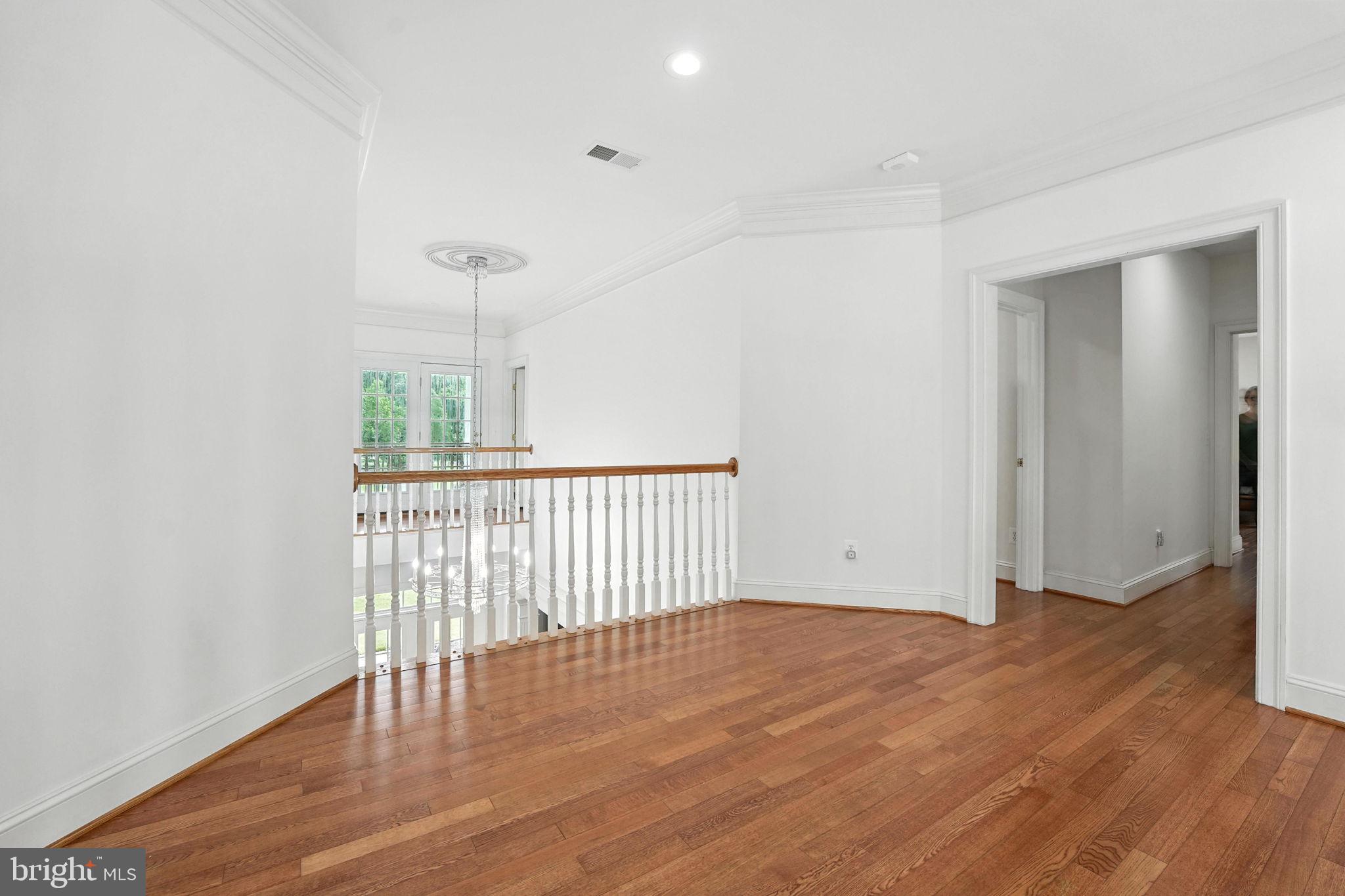 OAKTON HOLLOWS - Residential