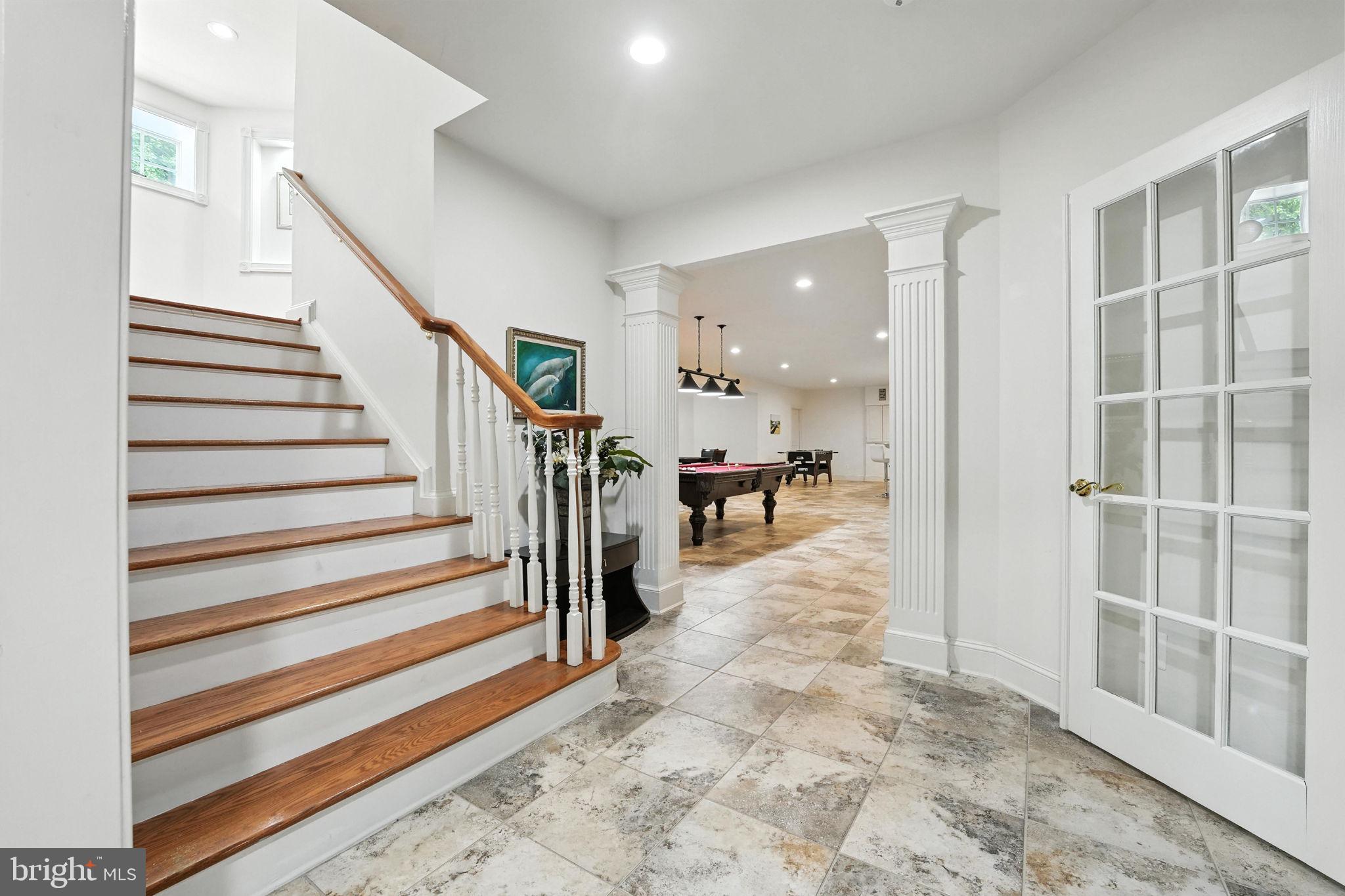 OAKTON HOLLOWS - Residential