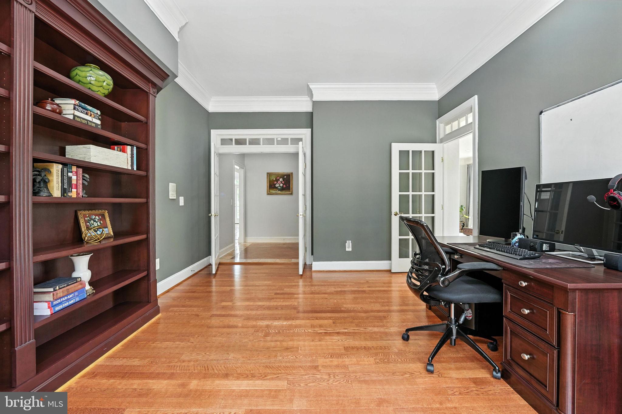 OAKTON HOLLOWS - Residential