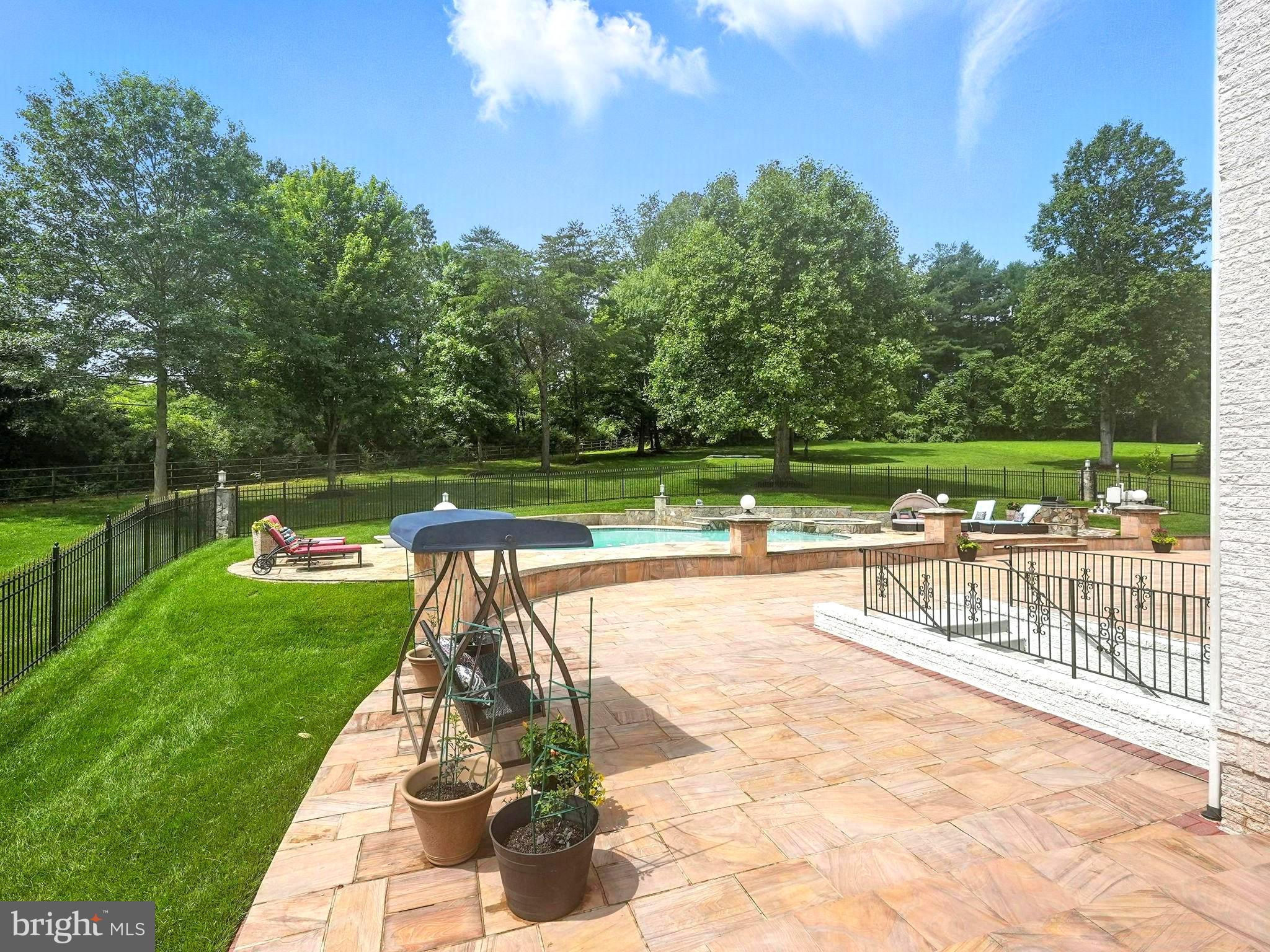 OAKTON HOLLOWS - Residential