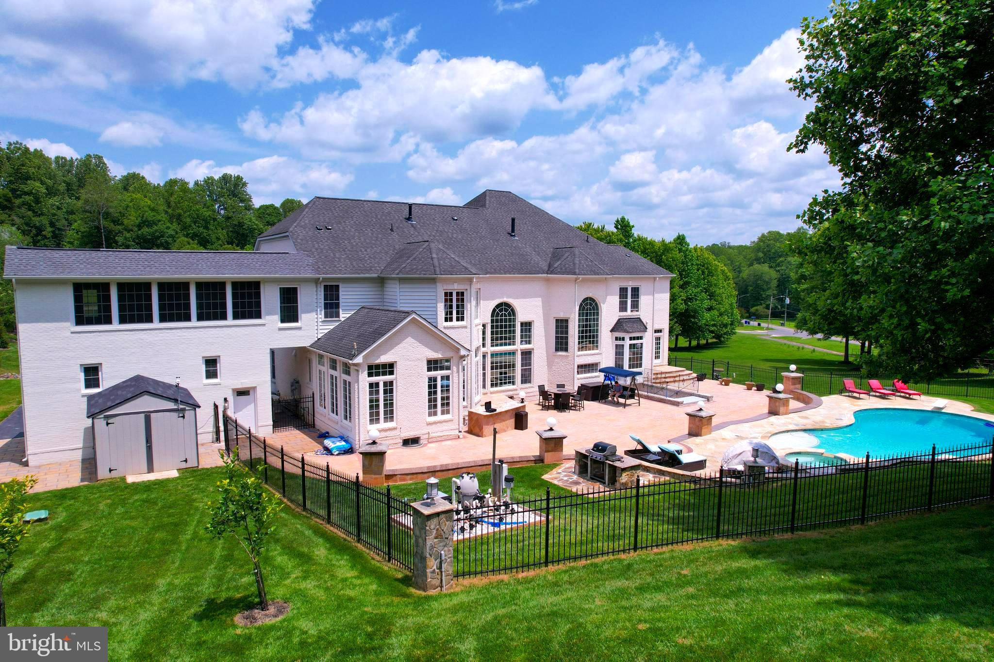 OAKTON HOLLOWS - Residential