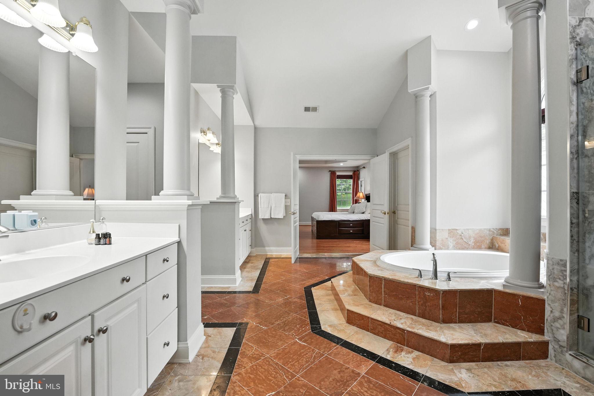 OAKTON HOLLOWS - Residential