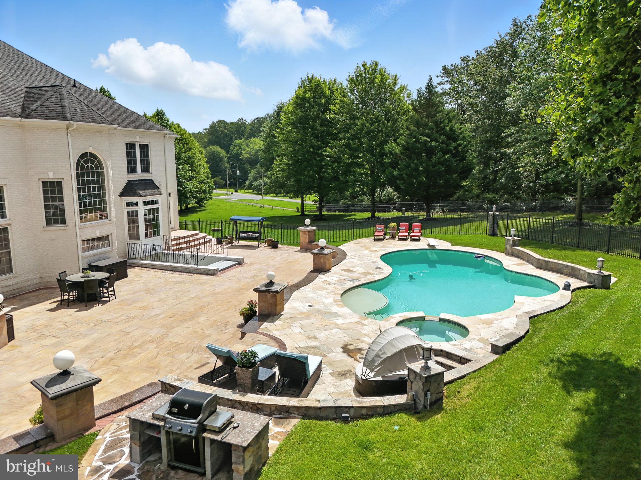 OAKTON HOLLOWS - Residential