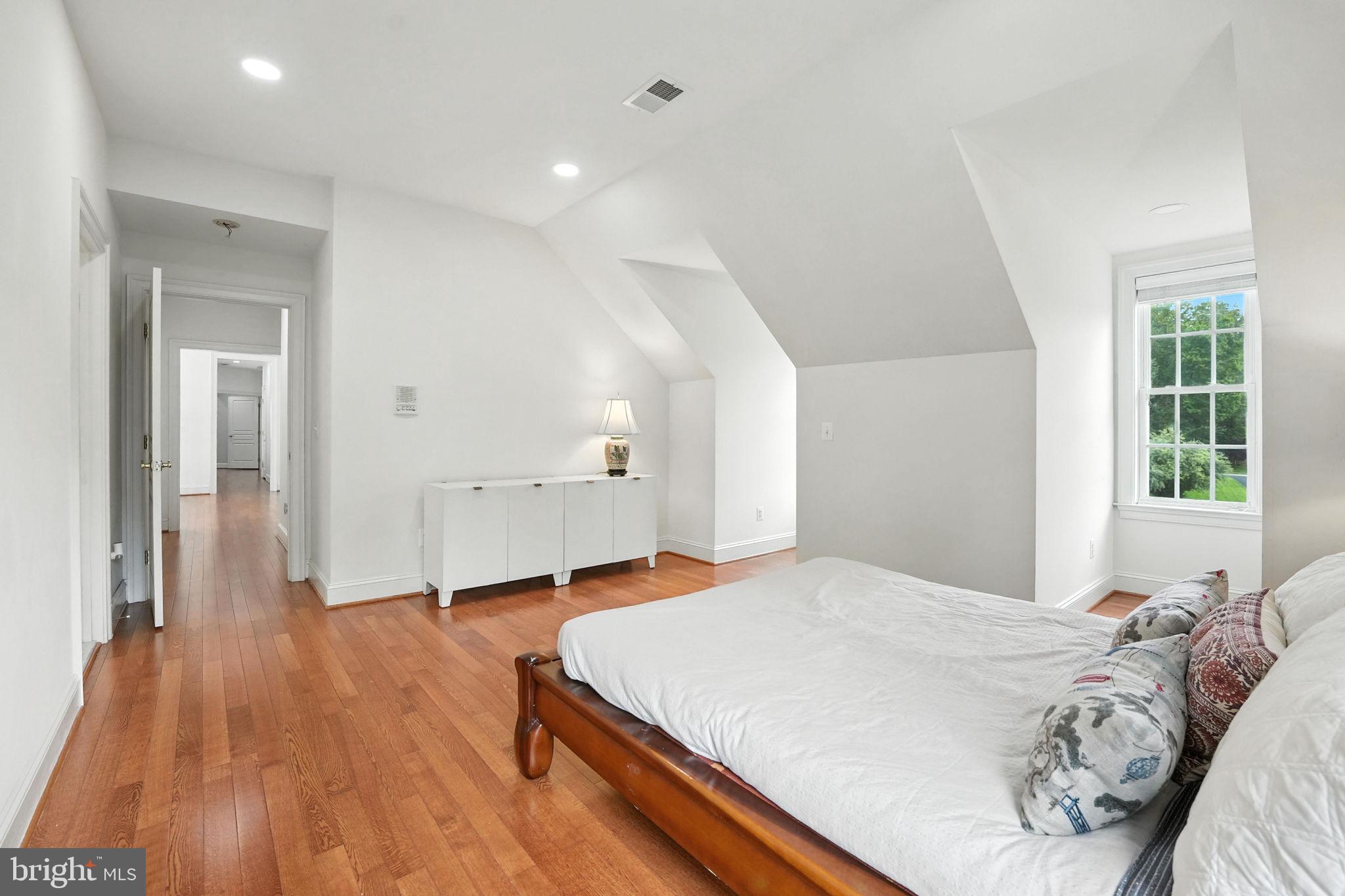 OAKTON HOLLOWS - Residential