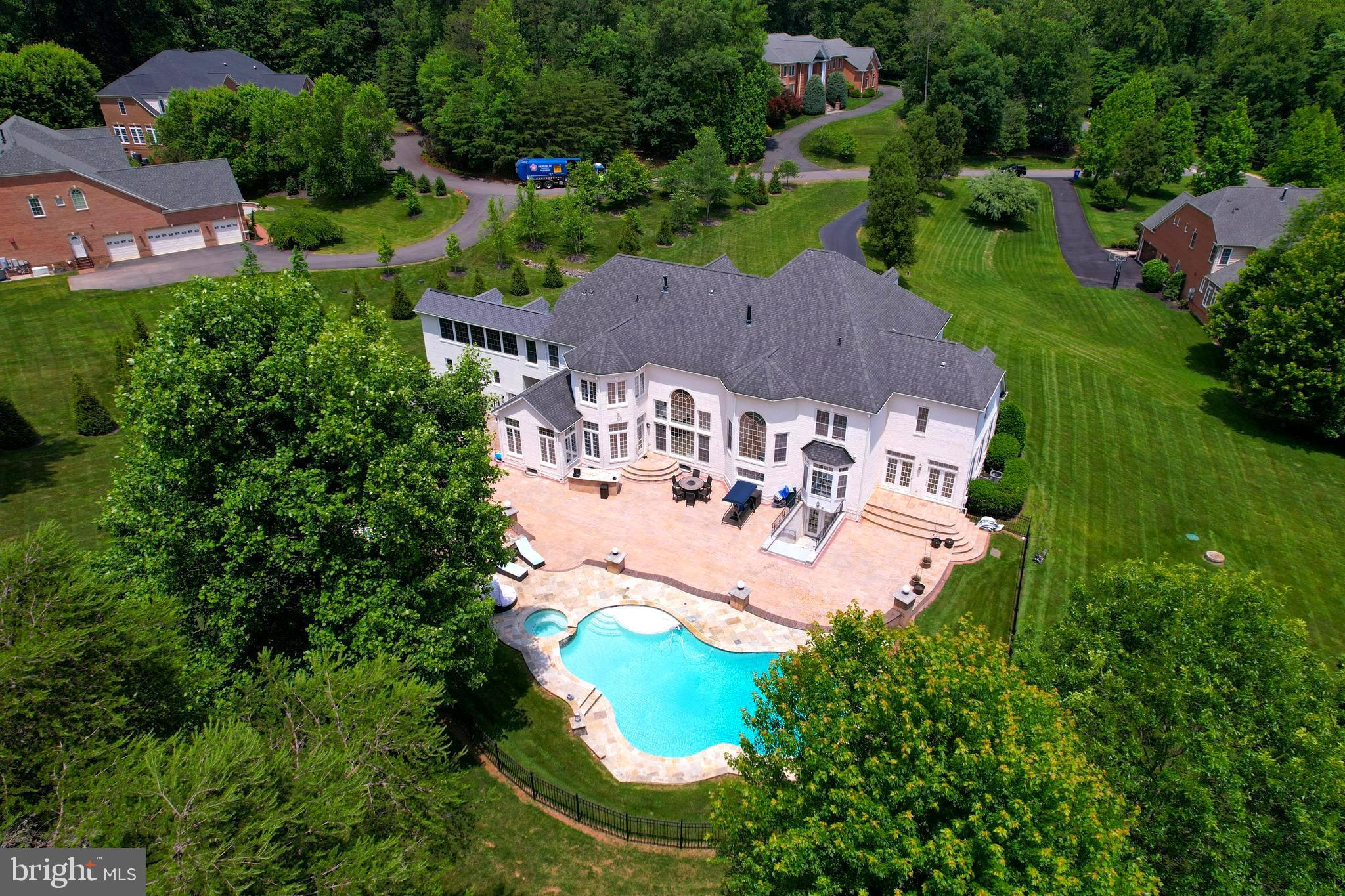 OAKTON HOLLOWS - Residential