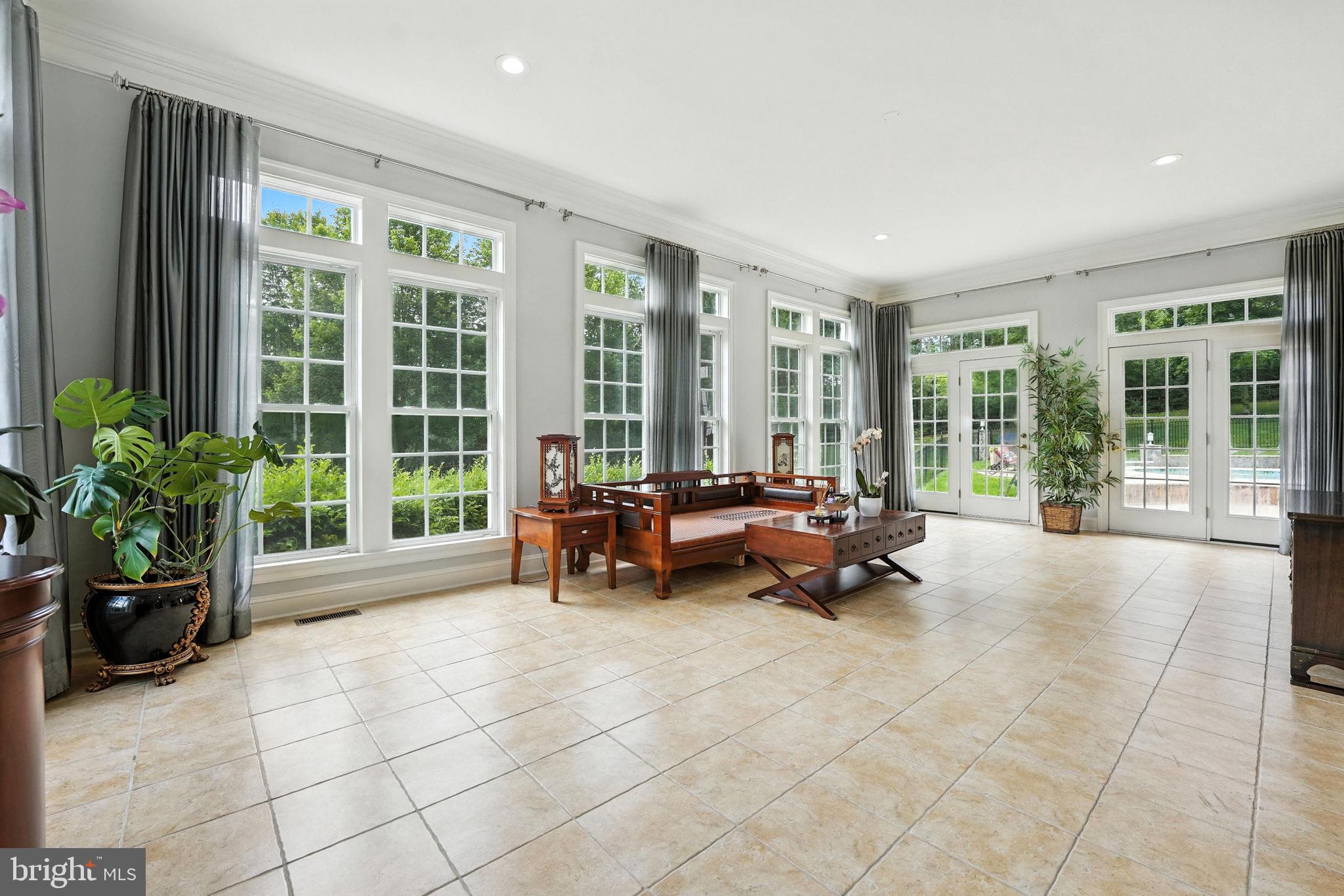 OAKTON HOLLOWS - Residential