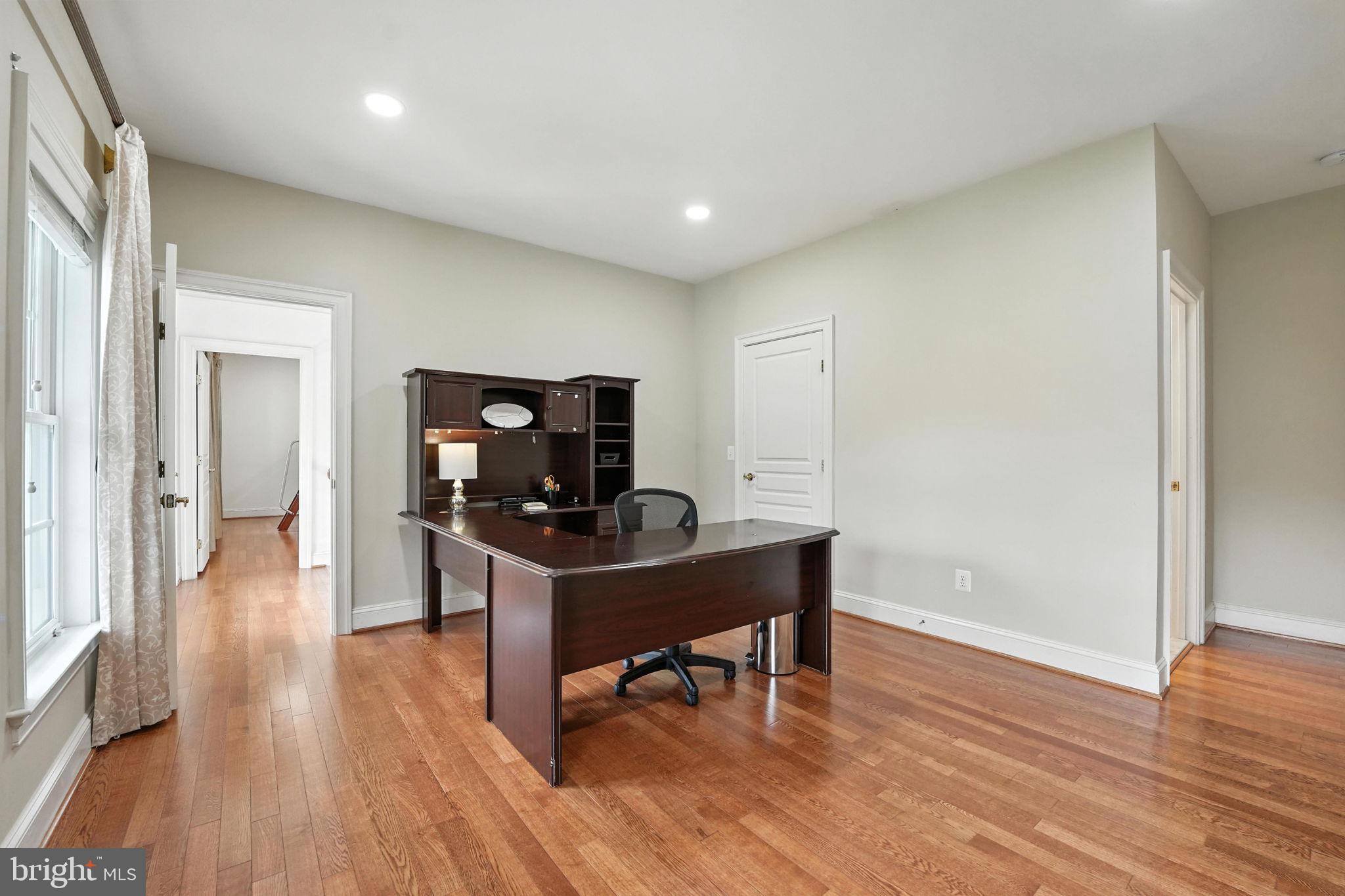 OAKTON HOLLOWS - Residential