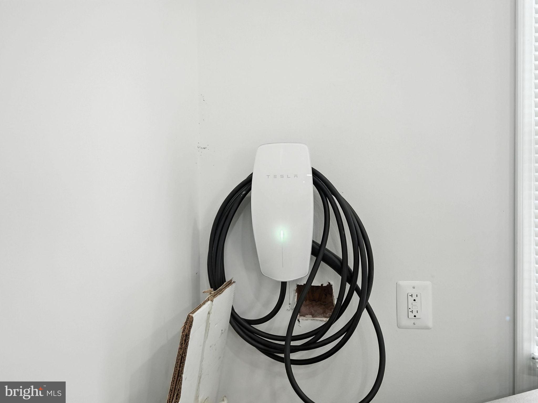 OAKTON HOLLOWS - Residential