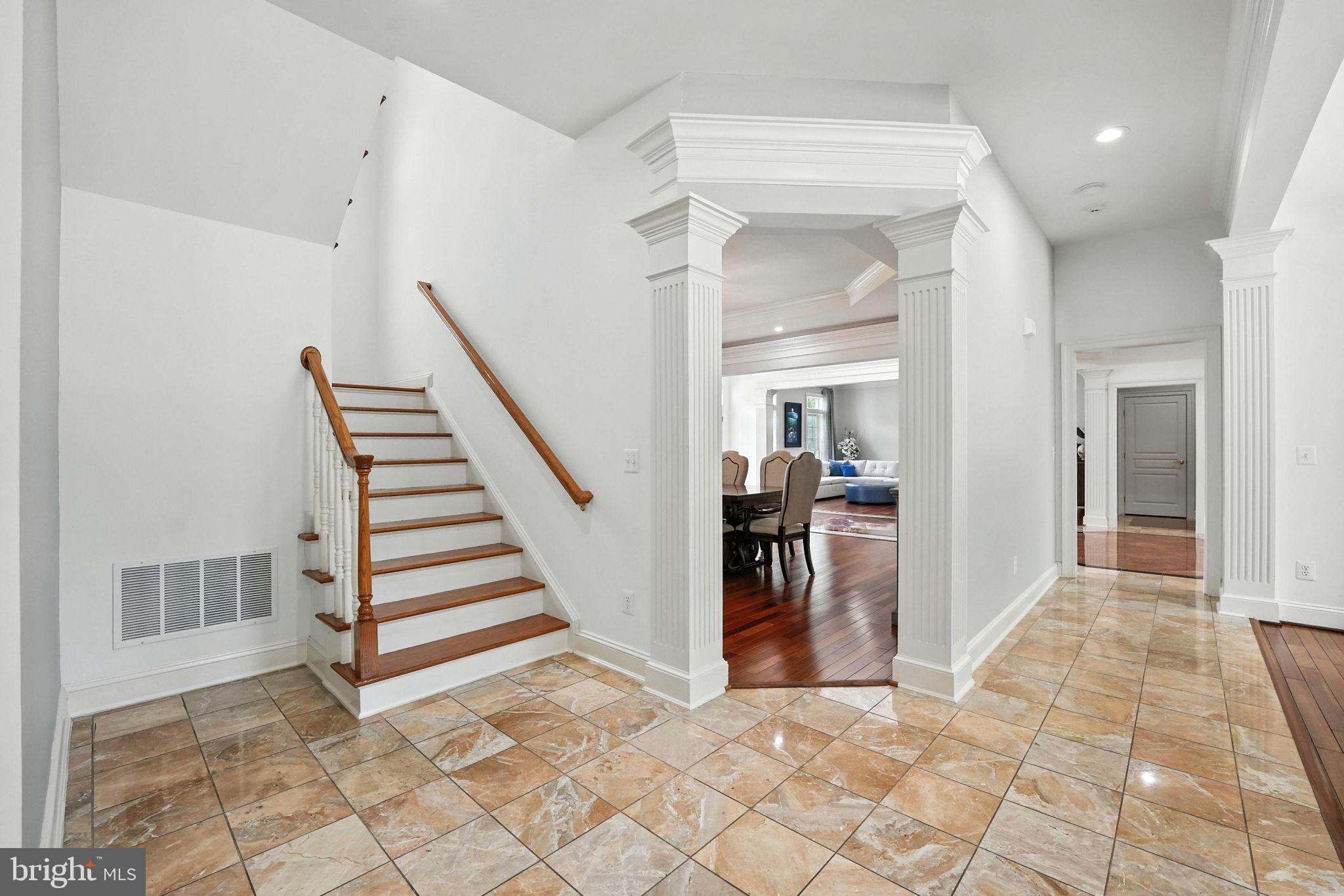 OAKTON HOLLOWS - Residential