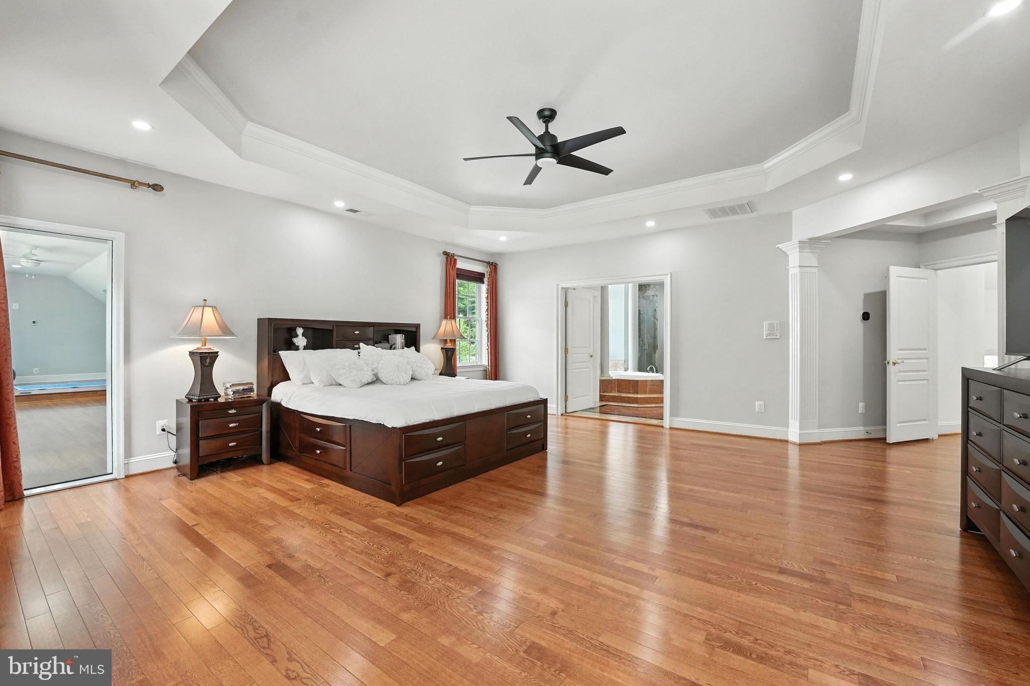 OAKTON HOLLOWS - Residential