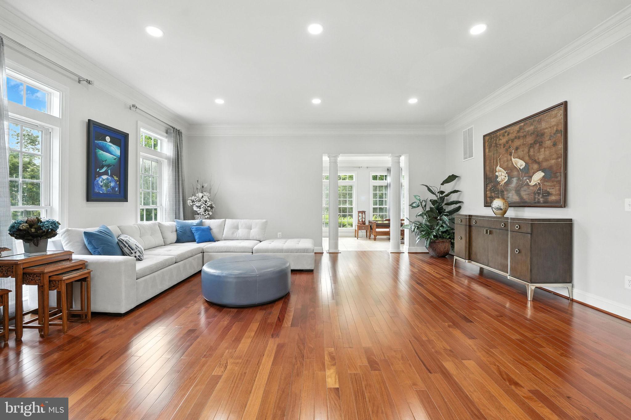 OAKTON HOLLOWS - Residential