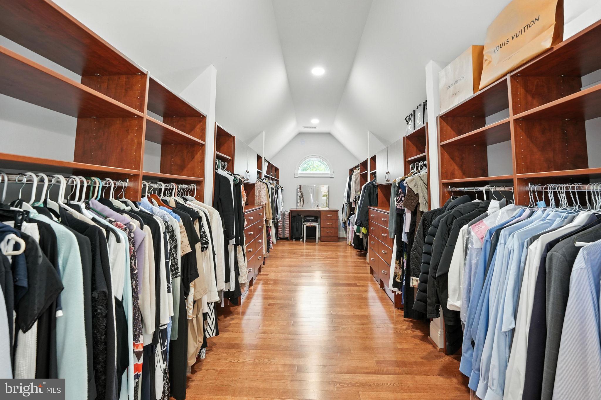 OAKTON HOLLOWS - Residential