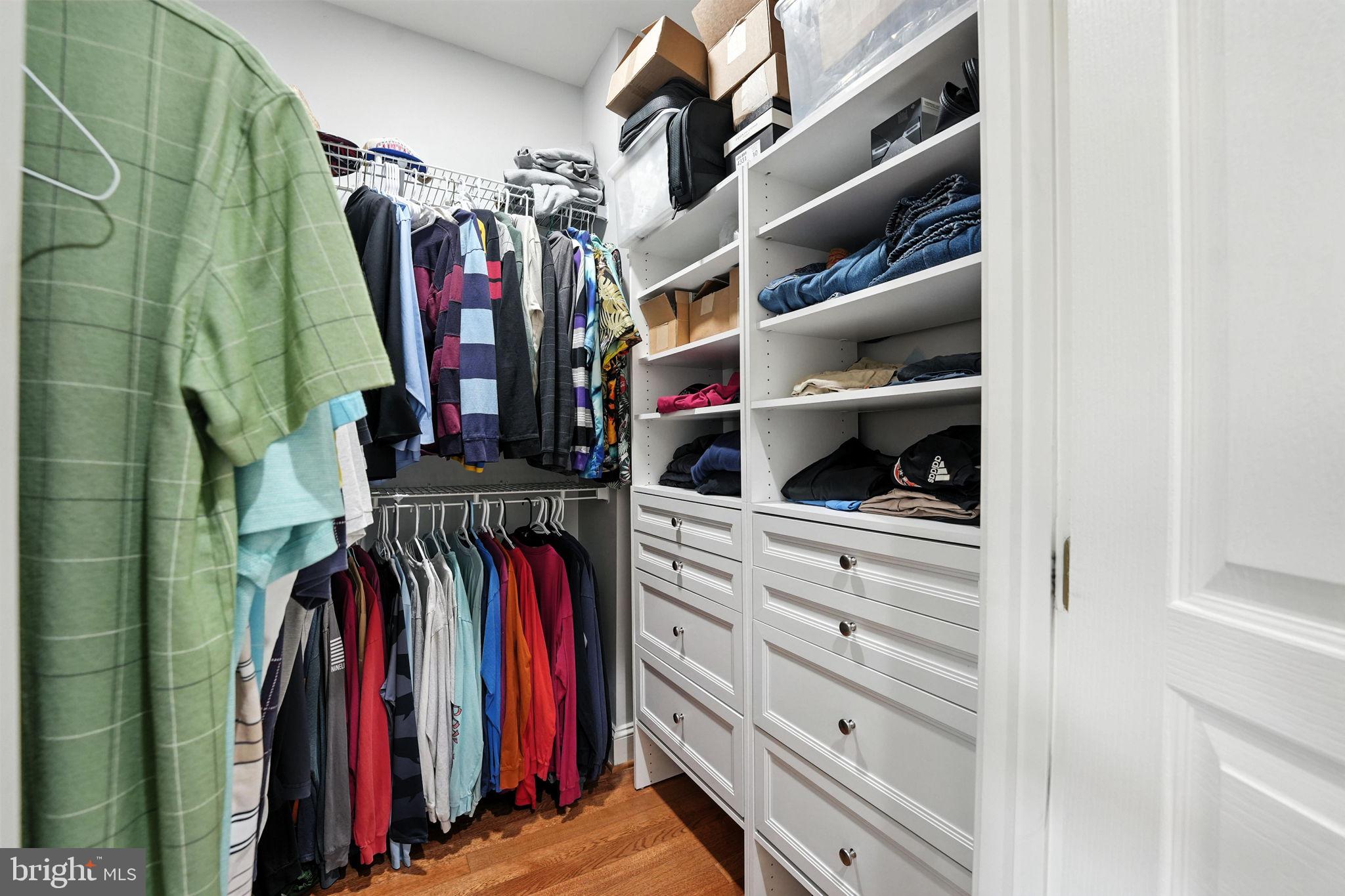 OAKTON HOLLOWS - Residential