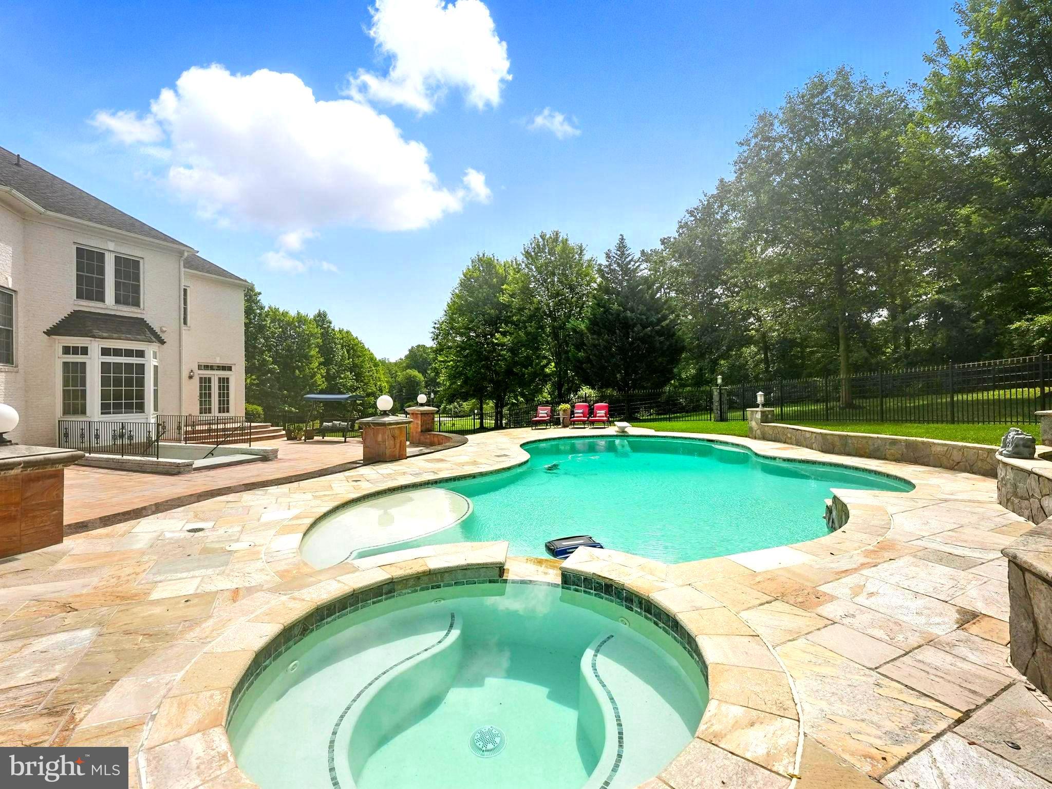 OAKTON HOLLOWS - Residential