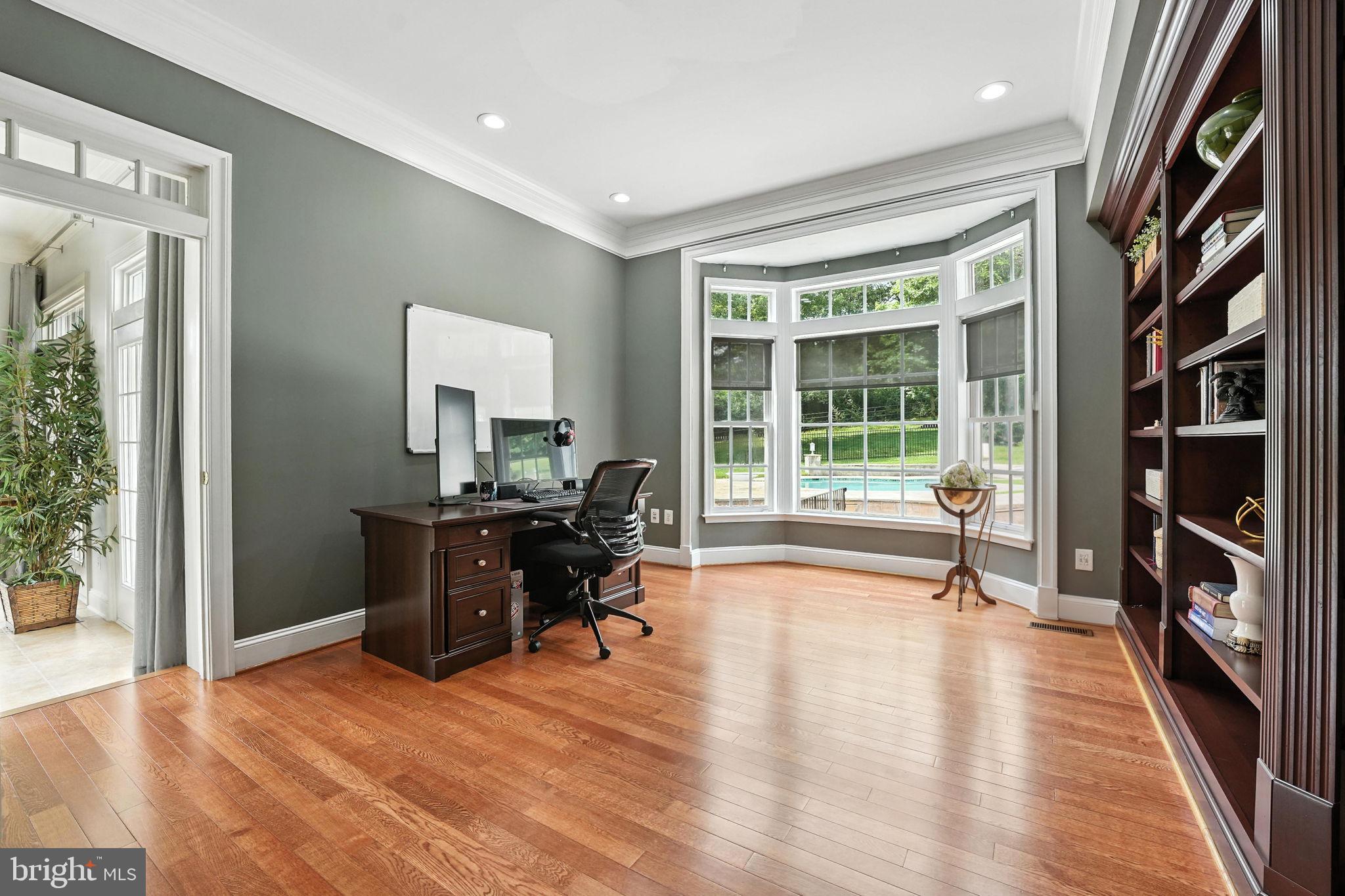 OAKTON HOLLOWS - Residential