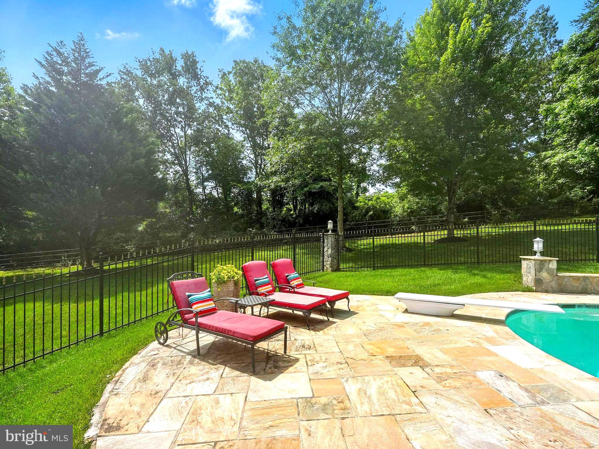 OAKTON HOLLOWS - Residential