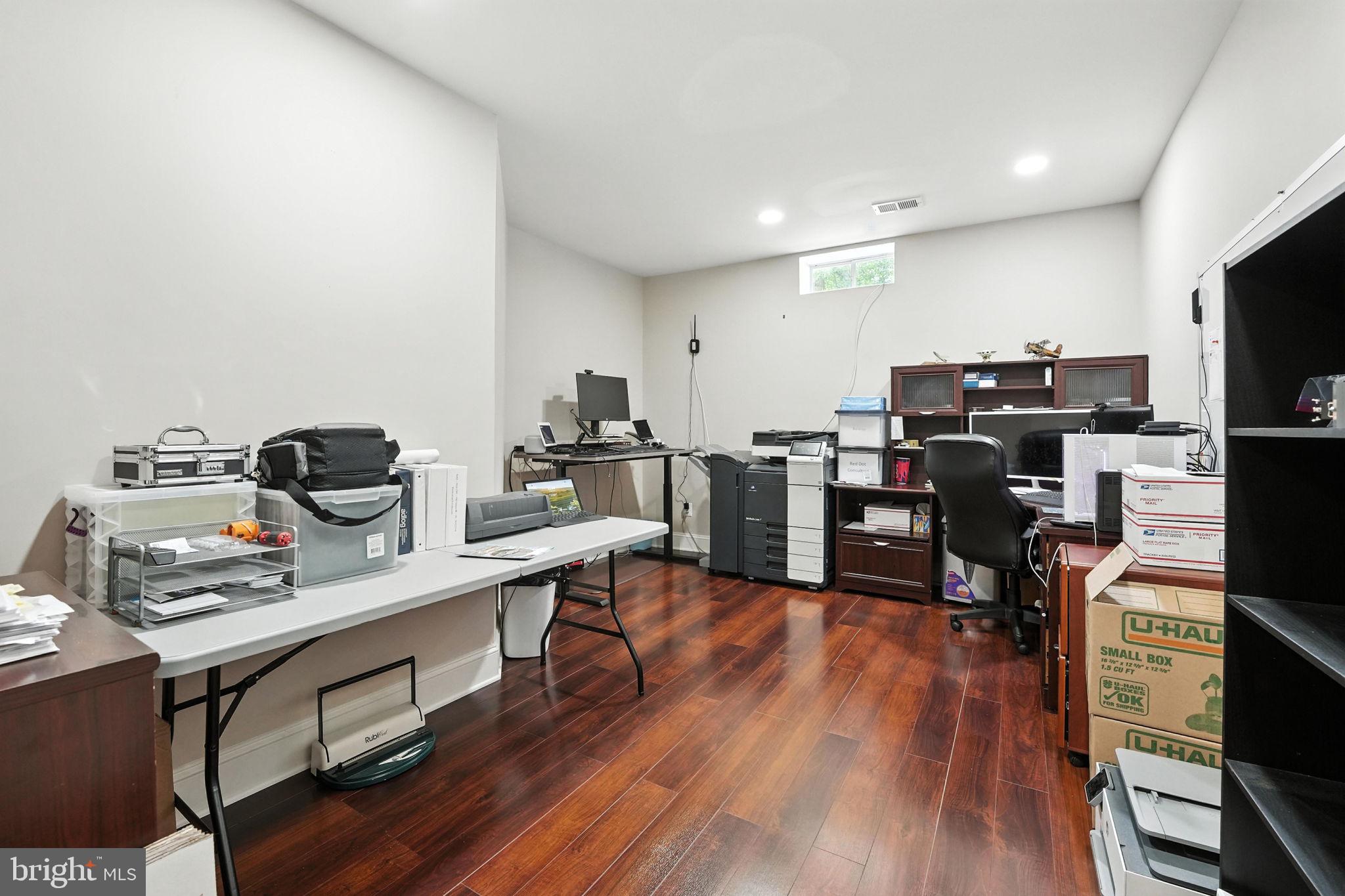 OAKTON HOLLOWS - Residential