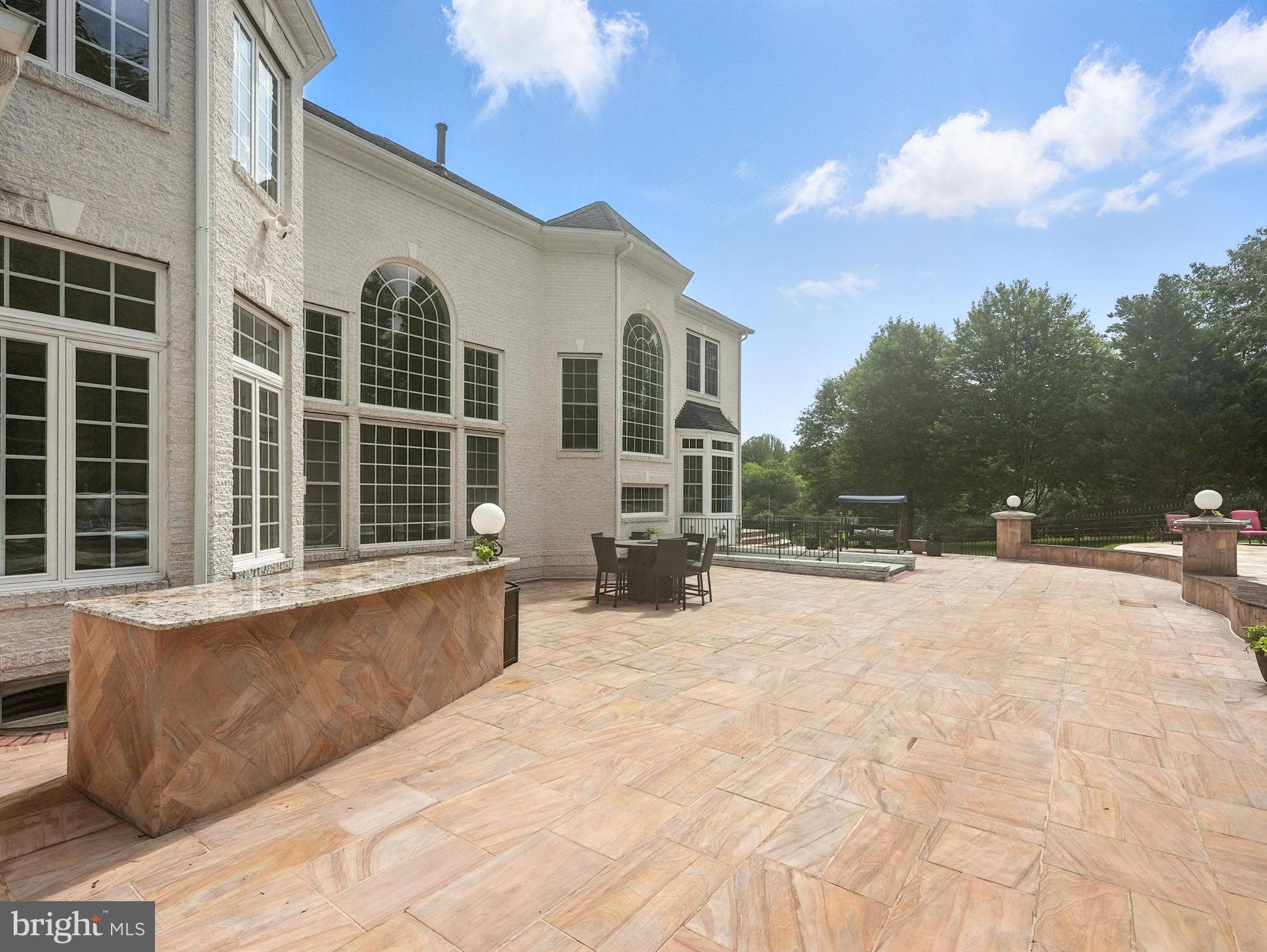 OAKTON HOLLOWS - Residential