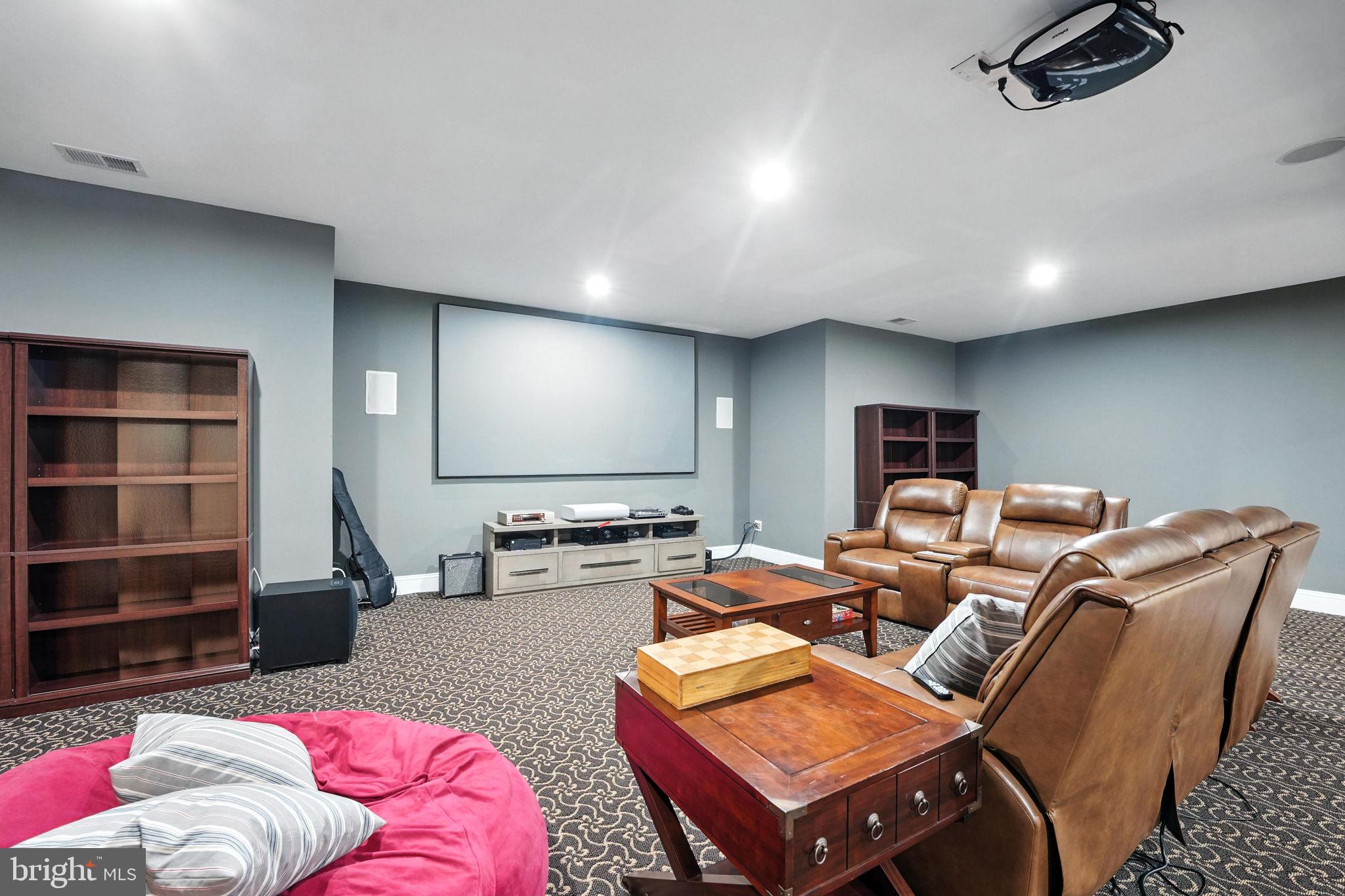 OAKTON HOLLOWS - Residential