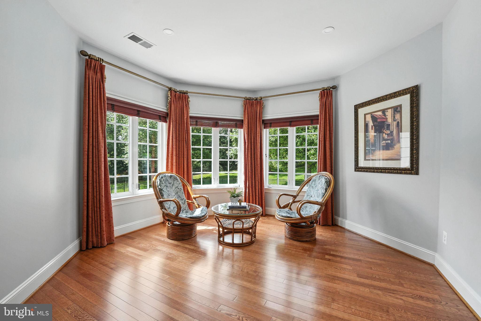 OAKTON HOLLOWS - Residential