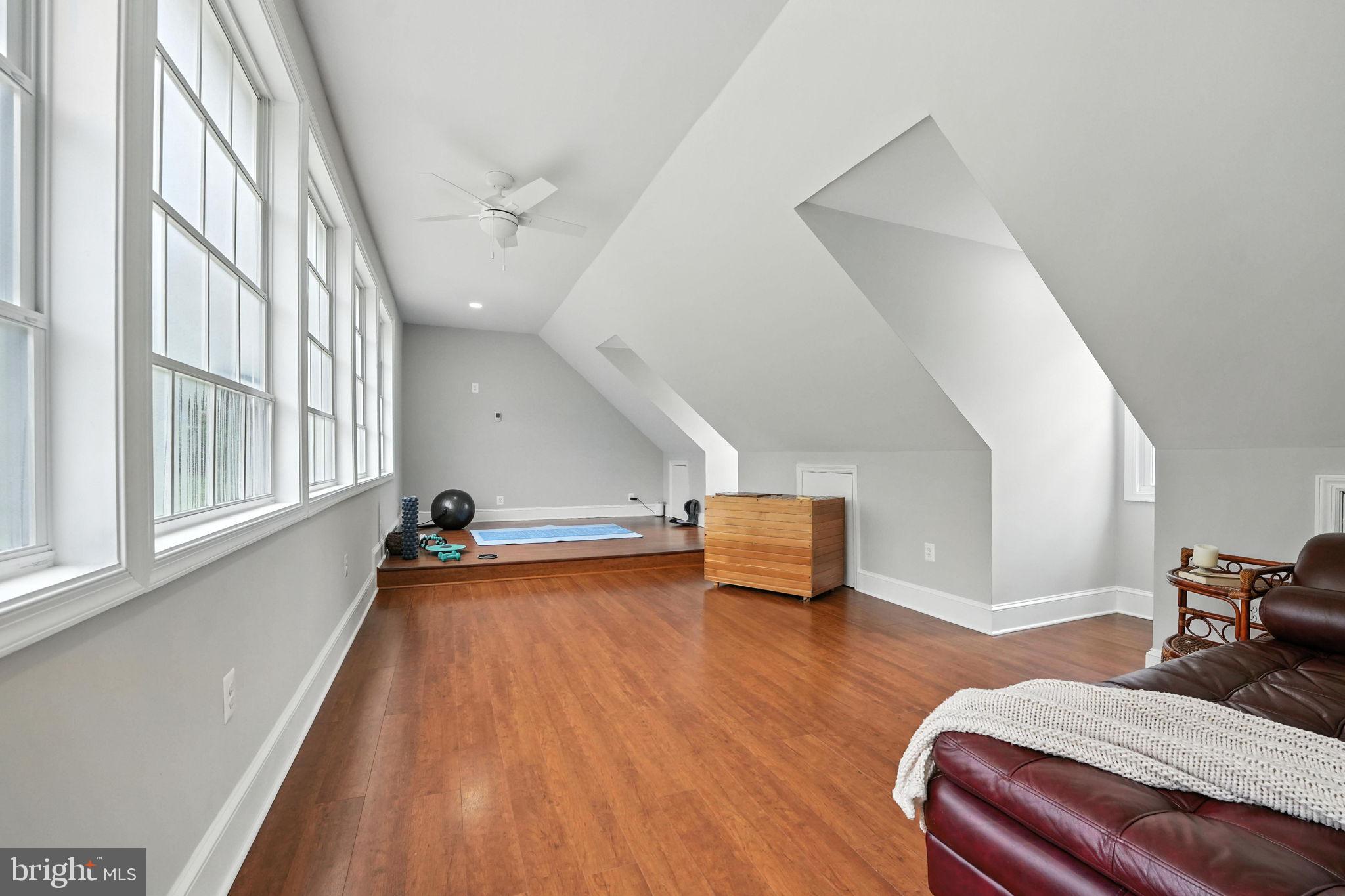 OAKTON HOLLOWS - Residential