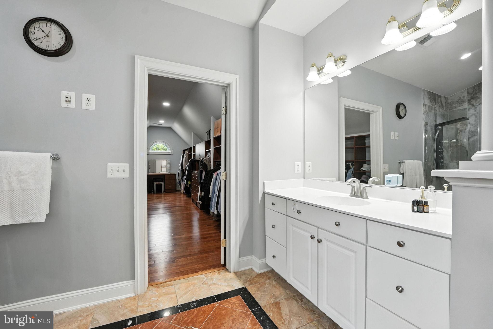 OAKTON HOLLOWS - Residential