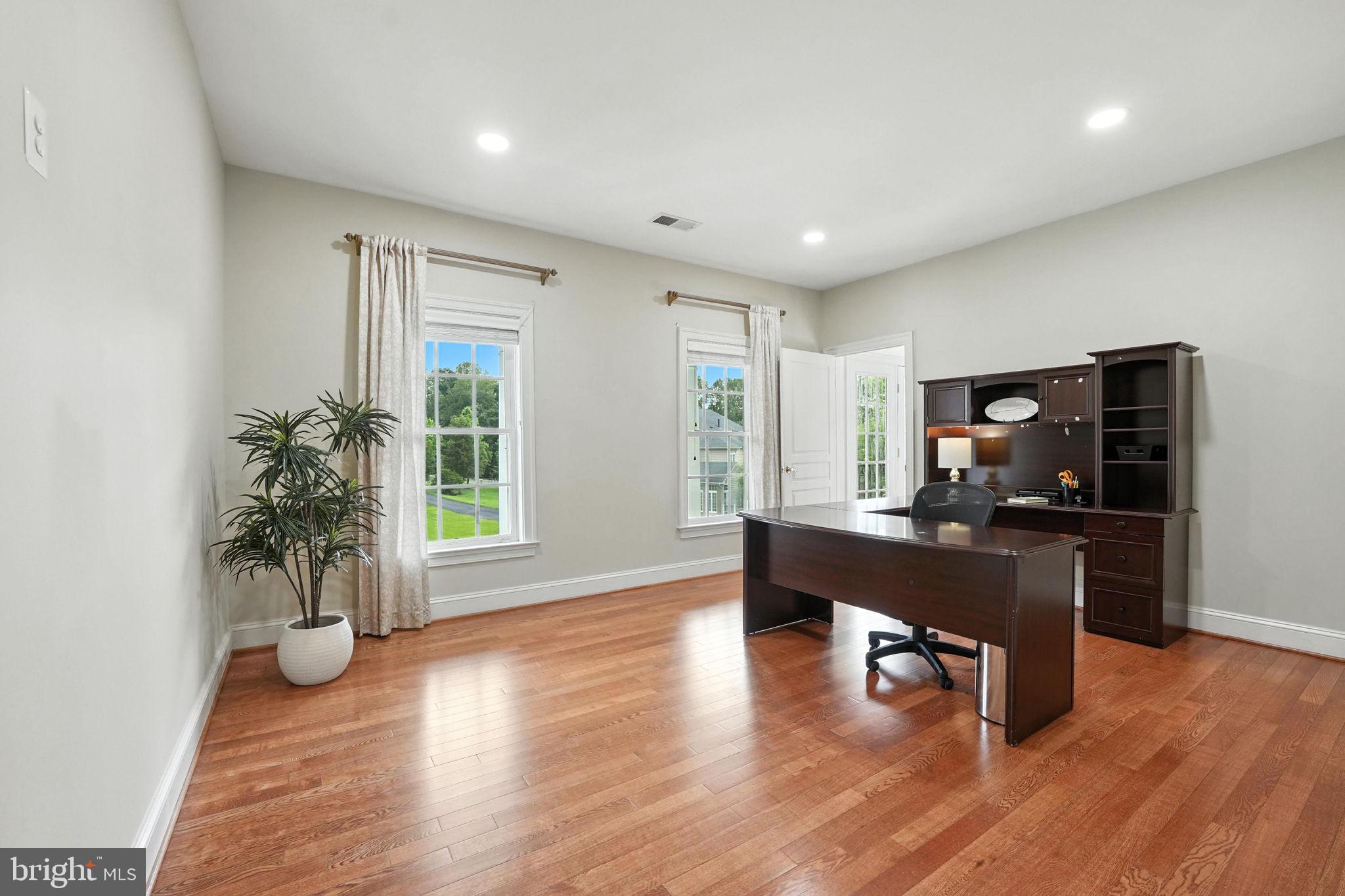 OAKTON HOLLOWS - Residential