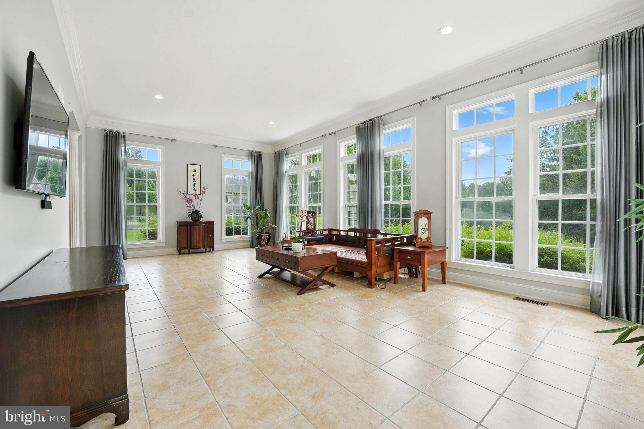 OAKTON HOLLOWS - Residential