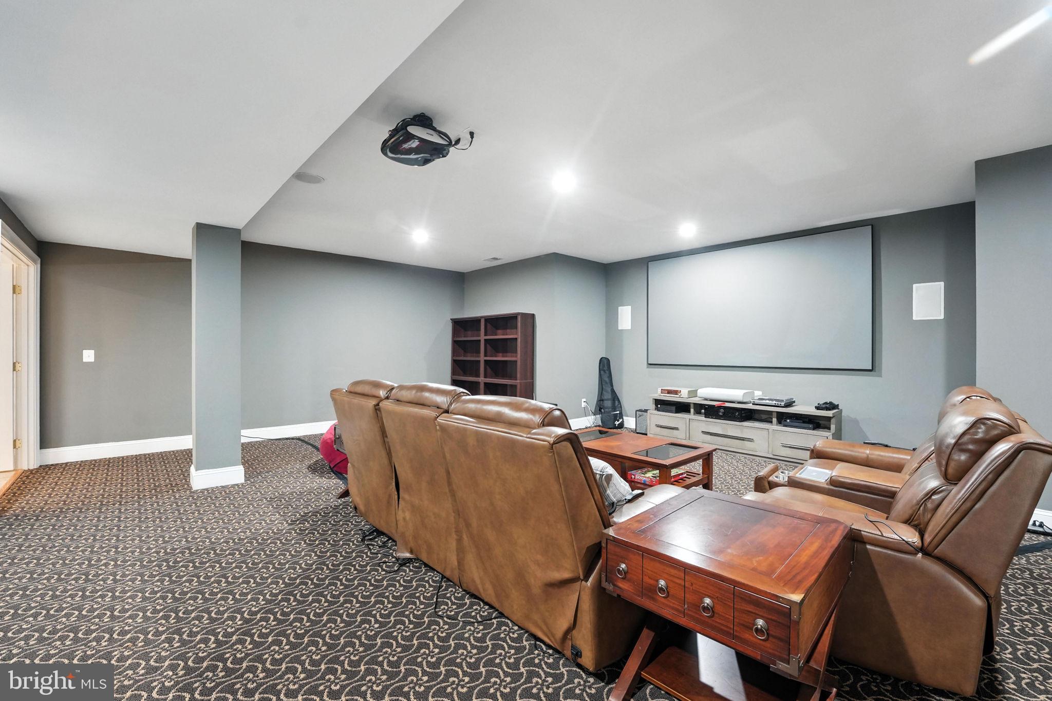 OAKTON HOLLOWS - Residential